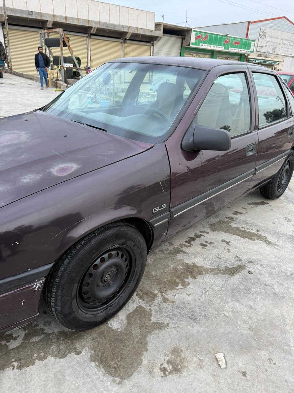 فكتره للبيع  موديل ١٩٩١ محرك ١٦
مكان السيارة كركوك السعر ٣٥ورقه وبيها مجال للطيبين 
الرقم ***********
