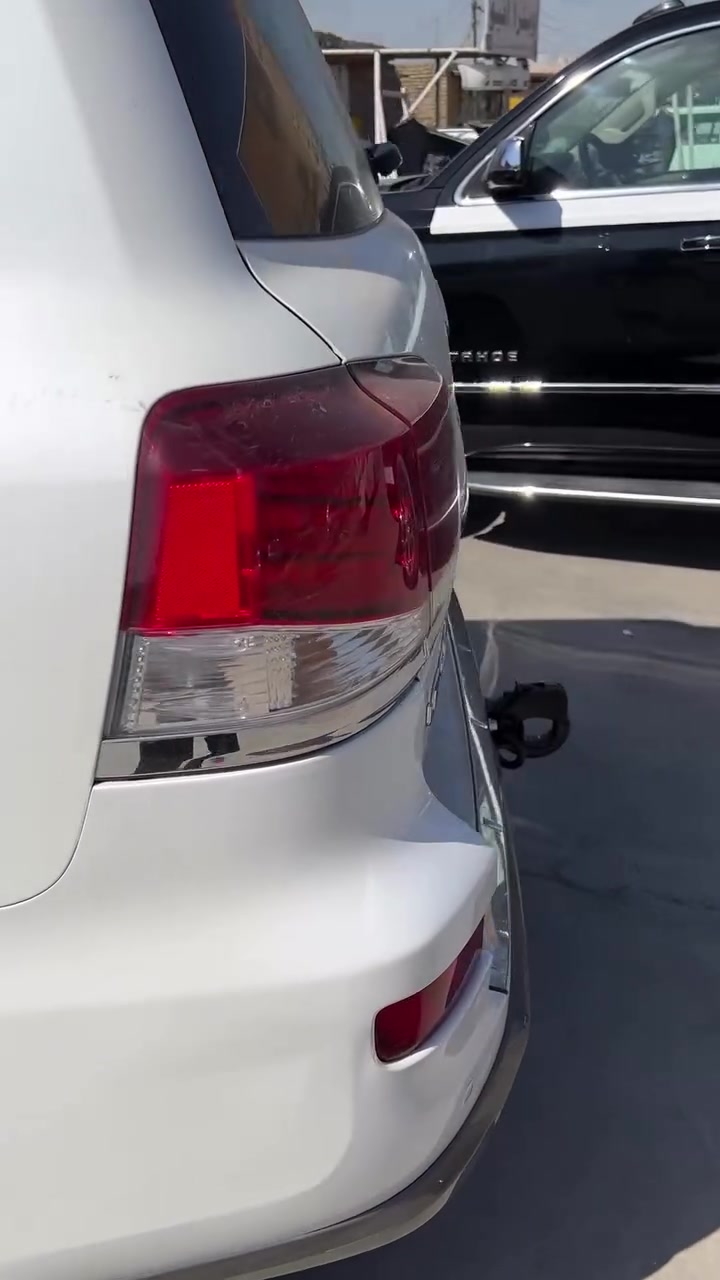 لكزس 2015 5.7LX مكان السياره العماره
بريم اصل داخل كرزي🍒
فوول موصفات
محركV8.570 ماشي .180 الف
 ‎    له‎مكفو 
من الصبغ والبارد والتبديل
مواصفات الكزس معروفه.فوول LX.5.700
داخل احمر اصلل 
جكات السياره
سلايت
ثلاجة
كشن تبريد تدفئة 
كشن خزن 
ستيرن كهربائي 
صندوك جك
كامرة 
حساسات
رادار امامي
راس DVD
ستيرن خزن 
وبعد بيهه هواي مواصفات….
سياره جاهزه وجديده جدا وستعمال شخصي طخم تاير جديد دنلوب ياباني قبل سبوع شاده مابيها نقص ترايك 
السعر عالاتصال 
***********
