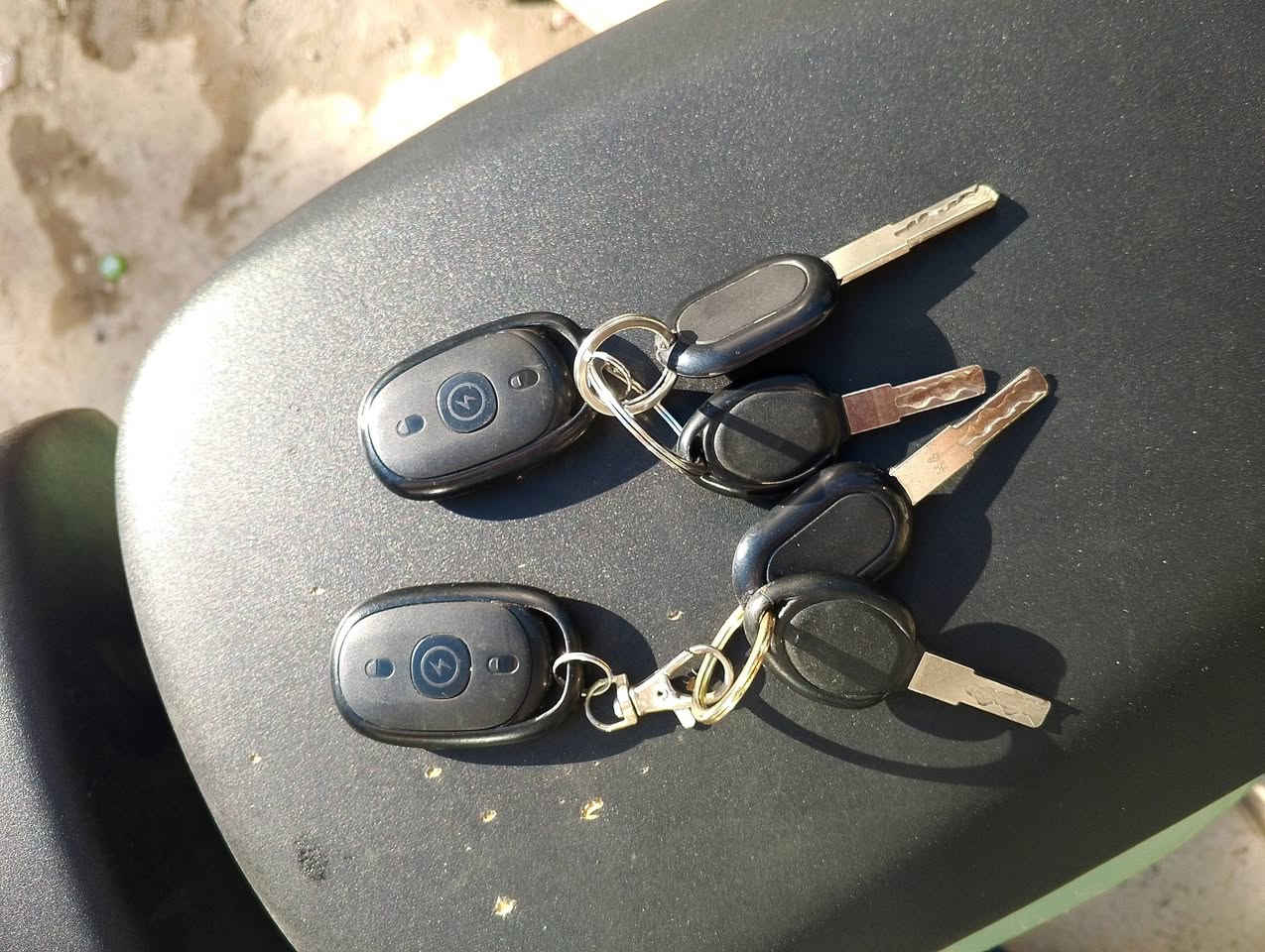 السلام عليكم 
دراجه شحن الريان للبيع

السعر 450 وبيها مجال 

عدد البطاريات 4 ع فحص 

ماشه 2600 

سرعه 50 حقيقي

بصمه و اسويج 

جنطه خلفيه 

دبل اشاره 

استاند موبايل بس منفذ شحن

دراجه بعده جديده تجي وشوف بعينك 

العنوان بغداد الدورة 
للتواصل ع رقم *********** بي واتساب
