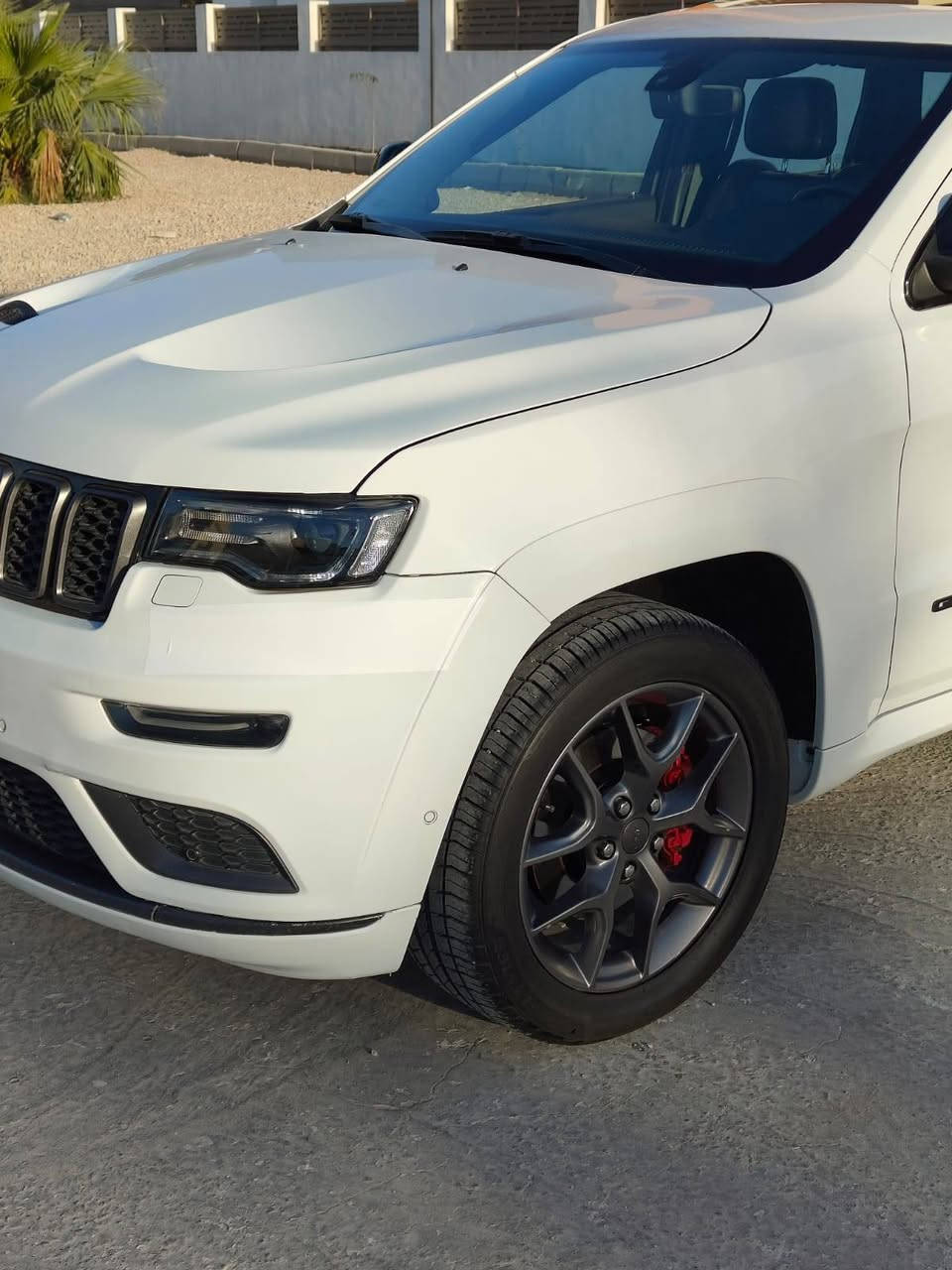 جيب جراند شيروكي موديل 2020 خليجيه مكفوله كفاله عامه ماشيه 44KMألف فئه {S} فول مواصفات للأخير 1/1 بانوراما خزن كشنات ميموري تبريد وتدفئة بالكشنات وبالستيرن السياره جديدة بحالة الوكاله سبير مانازل6 حساسات اماميه + 6خلفيه زراگات على الايت مري شفط رادارات  وبعد كلش هواي مواصفات معروفه الگاعيات الاصليه مامشدوده  رقم بغداد الماني 
مكاني النجف الأشرف حي الامير 
السعر:315$ وبيها مجال بسيط 
للأستفسار :***********
