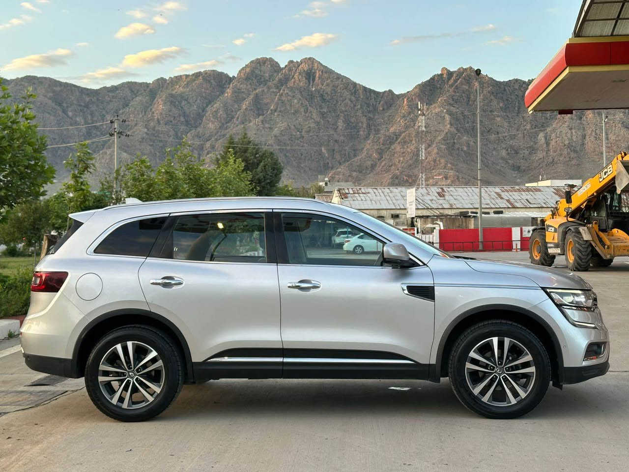 RENAULT   COLEOS 2018
سەیارەکە قەپات مواسەفاتە
یەک دەست بووە
کوشن سارد و گەرم 
پانۆڕاما
پانۆڕاما کوشن جڵ  دوو کارەبای
ڕادار ٣٦٠ پلە
زۆر مواسەفاتی تر
کامل سێرڤسی بۆ کراوە
چوار تایەی تازەی بۆ بەستراوە
٩٨ هەزار ڕۆیشتوە
هیچی پێوەنیە بۆیاغ و تەعدیل
زۆر تازە ماوەتەوە
شوین ڕانیە
نرخ/150 گەڵا
***********
*********** رانية, السليمانية
