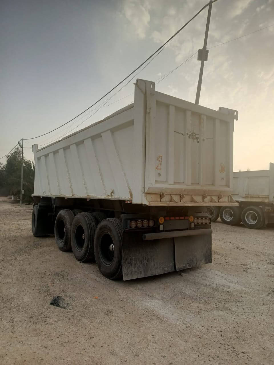 السلام عليكم عربانه للبيع تخم تايرطول العربانه ا(7 متر وربع) ثلاث دناكير شغل مهند بغداد السعر(230$)وبيها مجال للاستفسار الاتصال على الرقم (***********)
