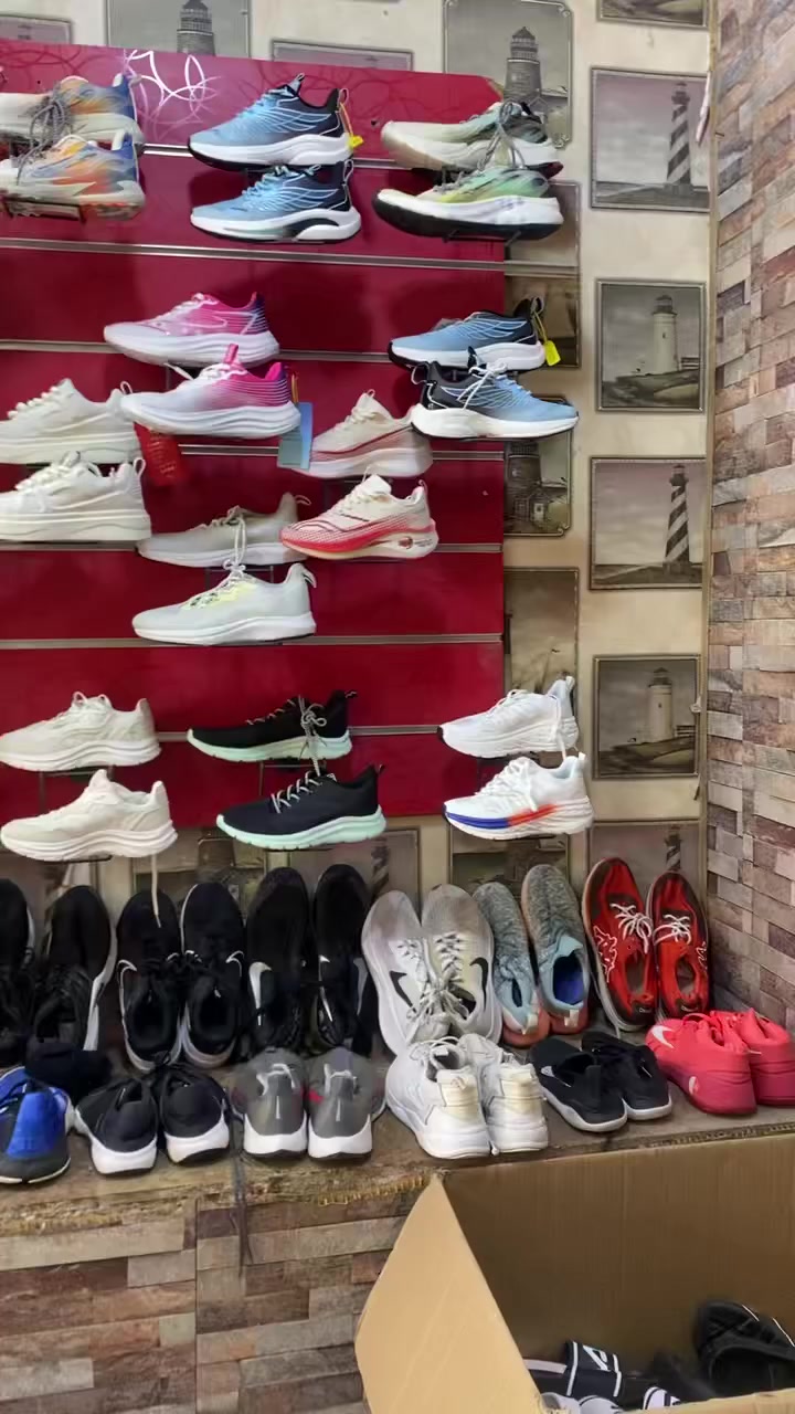 سلام عليكم تنزيلات جوه السوق أحذية الاوربيه اصليه للبيع بسعر 10 جميع الاحذيه الماركات فيتنام وإندونيسيا وسنغافوري العنوان بغداد العبيدي شارع الشهيد يوسف ***********
