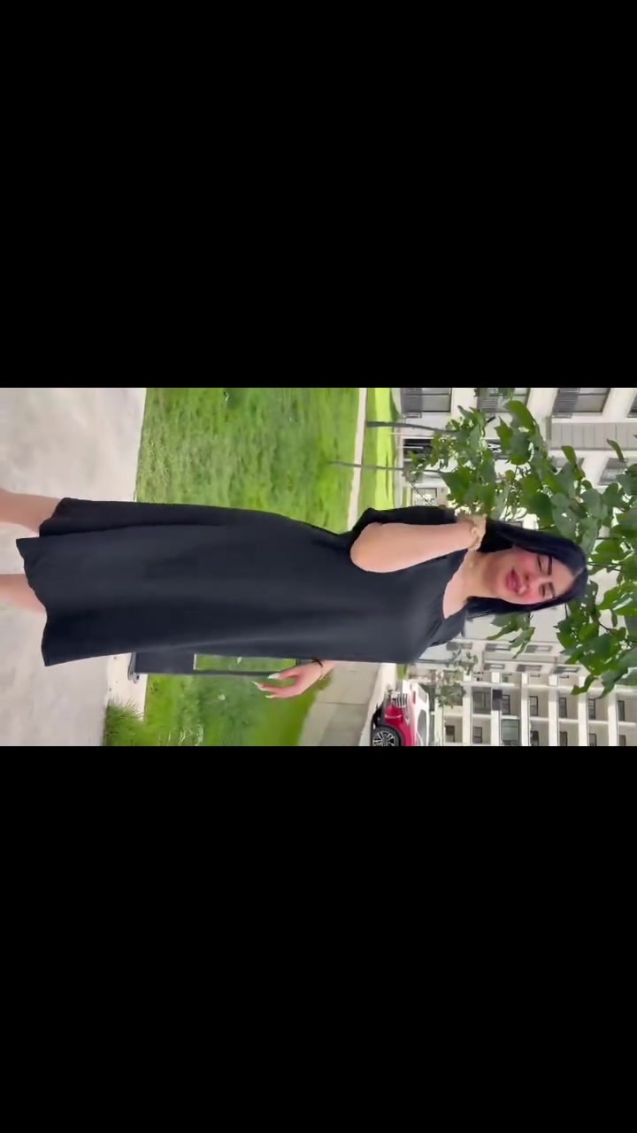 الأناقة تبدأ من البساطة.. ✨🖤
قطعة صيفية مريحة، ناعمة، وتناسب إطلالتكِ اليومية بكل ثقة. لأنكِ تستحقين التميّز دائماً بلمسات تجمع بين الراحة والجمال.

​🛍️ للطلب أو الاستفسار، راسلونا على  

رقم الحجز*********** أو علقوا بـ (تم)."

#أزياء_نسائية #ملابس_صيفية #دشداشة_نسائية #فستان_أسود #تسوق_اونلاين #أناقة_بساطة

@الجميع

