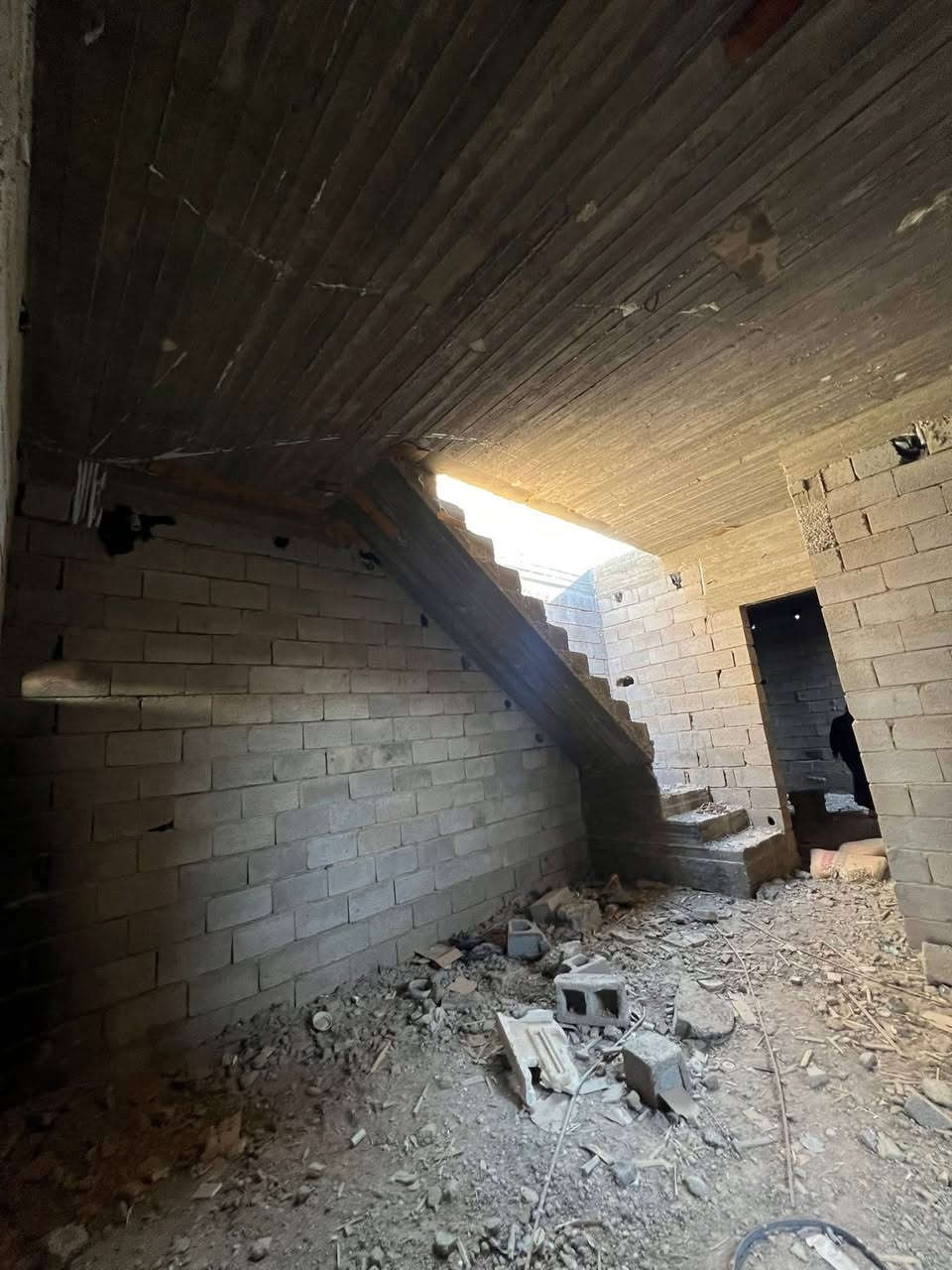 🏡 هيكل للبيع
📏 المساحة الكلية: 150م
✨ المواصفات:
 • بناء حديث درجة أولى
 • موقع مميز وهادئ

📍 الموقع: خلف معمل الثلج
📞 للمراجعة: مكتب العمده  للعقار
📌 بدايه شارع الصيني من جهه الجسر
مقابل بوابه الزبيديه
📲 رقم الهاتف: ***********
