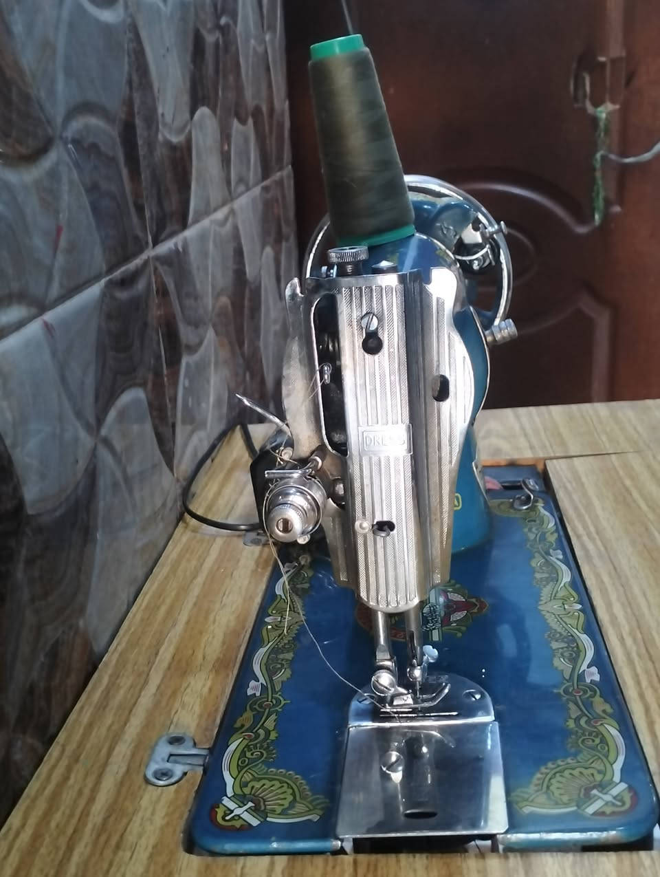 السلام عليكم للبيع مكينه فراشة ما بيها عيب     ب80 + الميز + الدواسه
وبيها مجال قليل *********** بي واتساب
