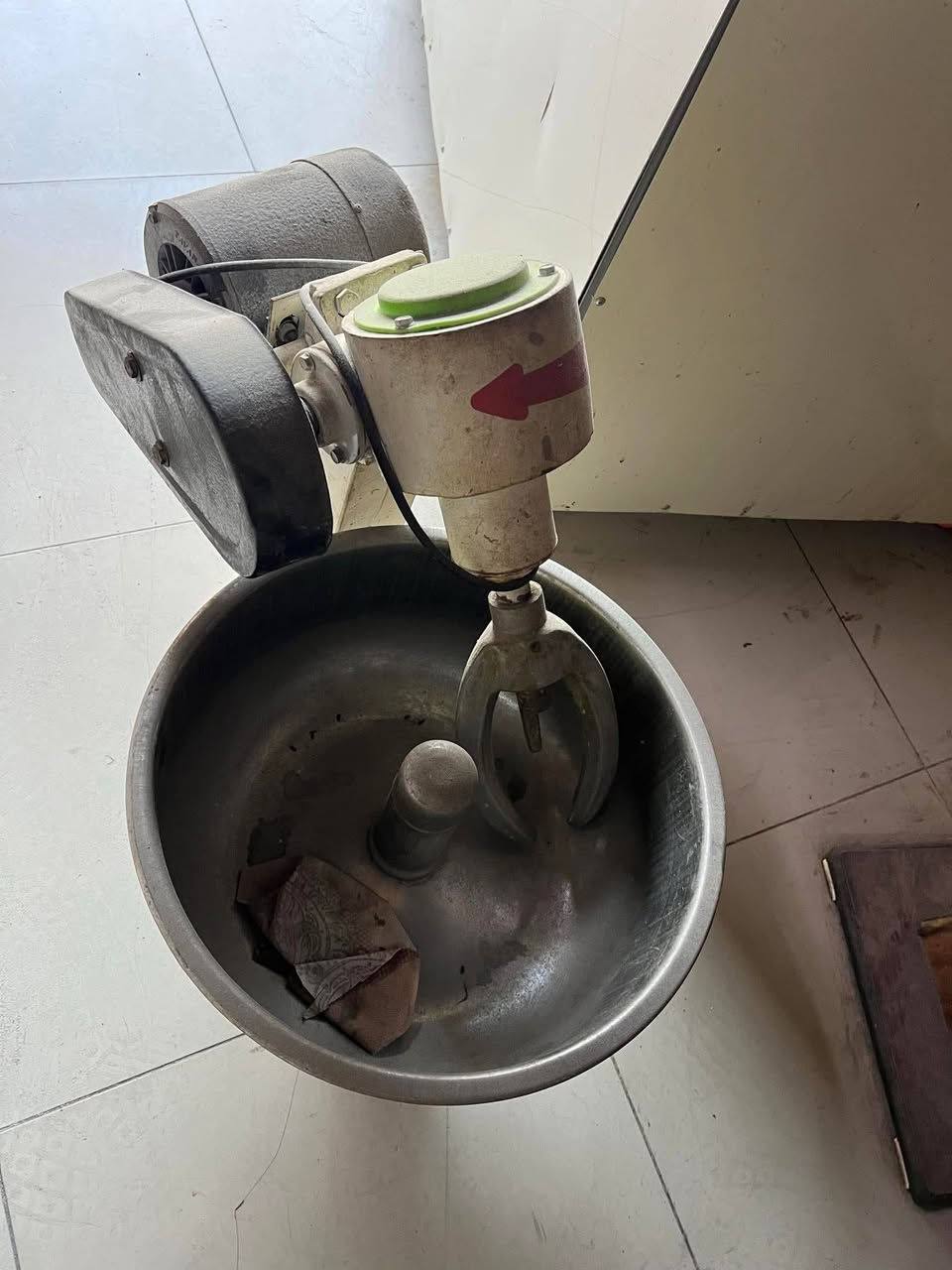 مكلف فقط لنشر //غراض مطعم للبيع شلع فرن بيتزا مع كابسه صاج مع جهاز همبركر مجمده مال معجنات مع  مكينه مال عجينه مع جهاز فنكر هذا رقم صاحب غراض***********
