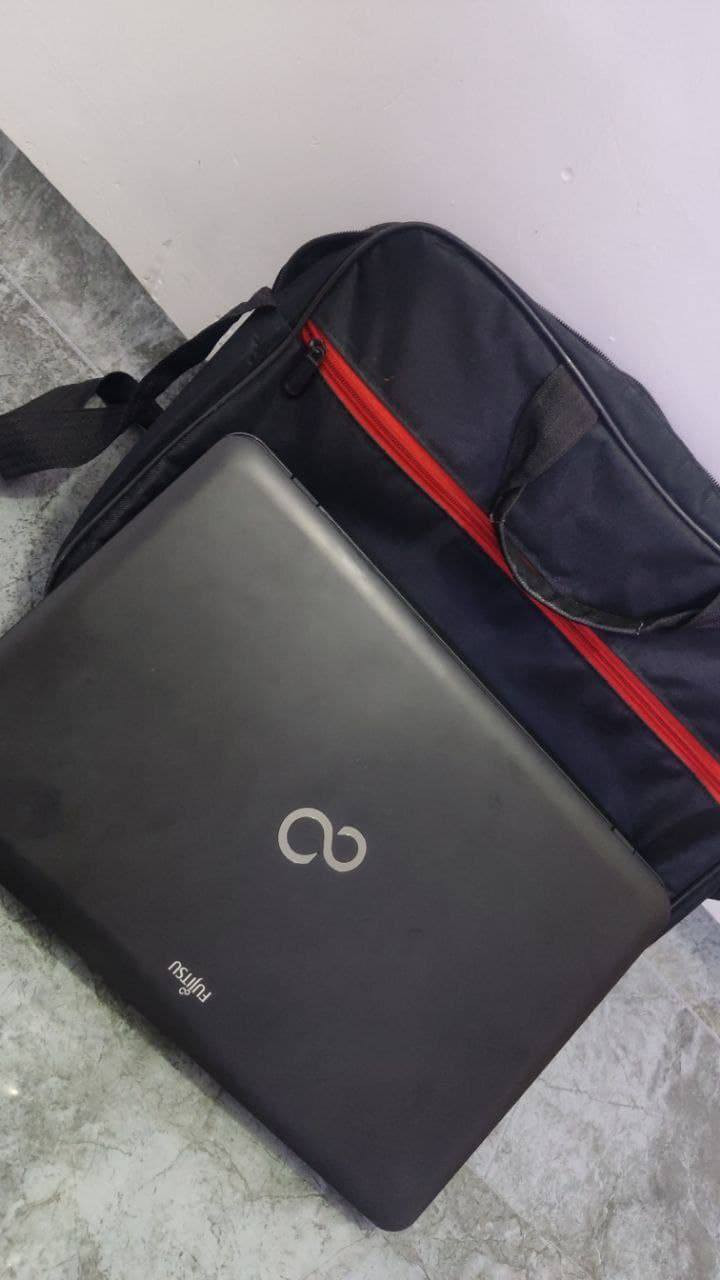 لابتوب من شركة فوجيستو
سعر ١٢٥
وبي مجال
الموديل: لايف بوك A3511 
  المعالج:i3-1115G4 
الشاشة: FHD(1920×1080) بوصة 15.6
الذاكرة: 256 جيجا بايت SSD 
الرام: 8 جيجا بايت
كارت الشاشة: انتل UHD 
اللون: أسود


**إذا كنت صاحب هذا الإعلان وتريد حذفه لأي سبب، رجاءا أرسل رسالة إلى الدعم الفني**