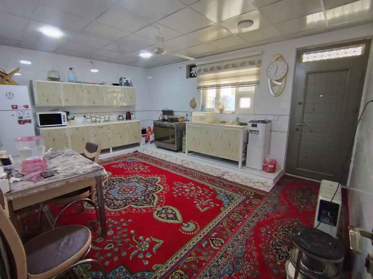 السلام عليكم بيت للبيع موقع امام عباس مساحة  ٣٣٠ متر بيهه معامله طابو البيت متكون من  ٢ غرفه نوم صاله واستقبال و مطبخ حار وبارد و صحيات داخلي وخارجي مع كراج و الحديقه جبيرة خير من الله للتواصل واستفسار *********** خناقين, ديالى
