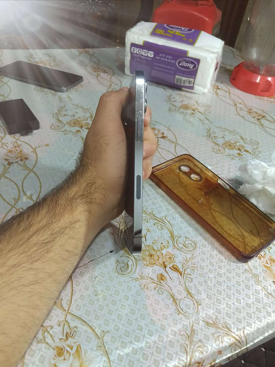 13 برو ماكس ذاكره 128 نموذج M بطاريه 84 بلادي شرط مامفتوح ضد المي سعر 650 وبي مجال  *********** او خاص
