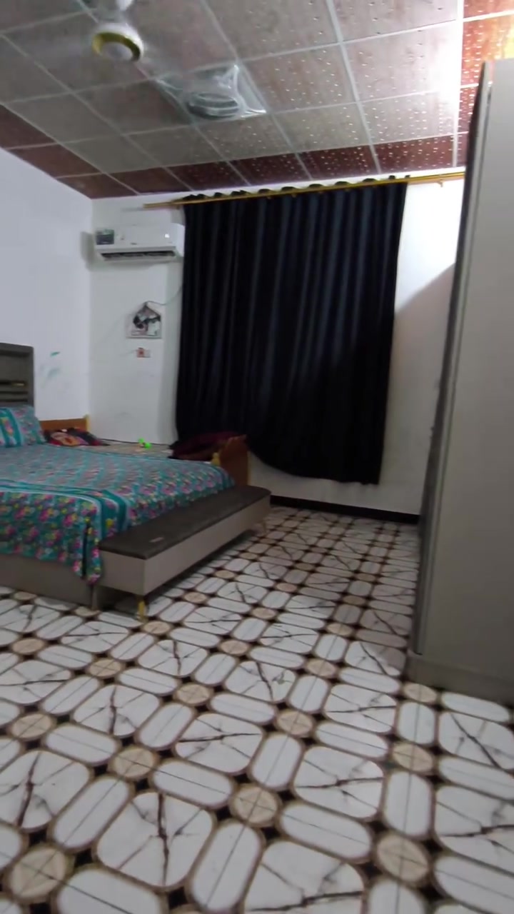 بيت تجاوز للبيع طابقين الغزالية شارع المركز قرب حسينية السيدة زينب /4غرف نوم واستقبال وحديقة خلفية مساحة 200متر /السعر 36وبي مجال بسيط الاتصال ع الرقم ***********
