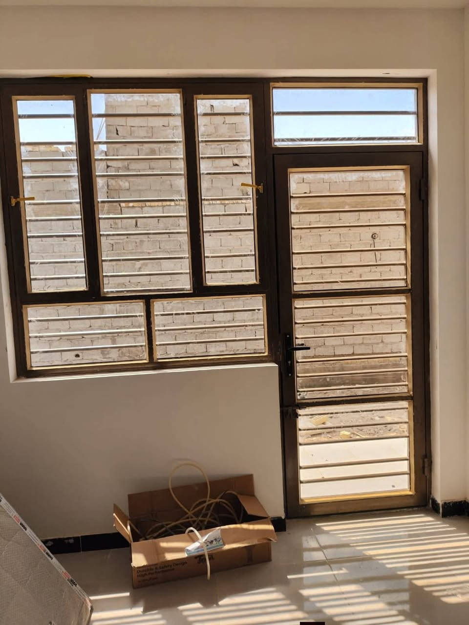 الأصيل للزجاج والمرايا" يقدملك الحل النهائي وبلمسة فنية.
خدماتنا تشمل:
✅ تركيب زجاج منازل: واجهات وشبابيك بأحدث الموديلات

✅ شغل معجون وسيليكون: عزل حقيقي (100%) ضد الماء والتراب، بشغل نظيف ومرتب.

ليش تختار "الأصيل"؟
🛠️ إتقان بالعمل وسرعة بالتنفيذ.
🛡️ مواد أصلية (معجون وسيليكون حراري) ما يتفطر

📍 نخدمكم في كافة مناطق بغداد والمحافظات 

📞 للحجز والاستفسار، اتصل بينا وماراح نقصر وياك

[***********] خط أو واتساب

#الاصيل_للزجاج_والمرايا #ديكورات_زجاج #مرايا_مودرن #واجهات_زجاج #زجاج_سيكوريت #مرايا_جدارية #تصميم_داخلي #ديكور_منازل
