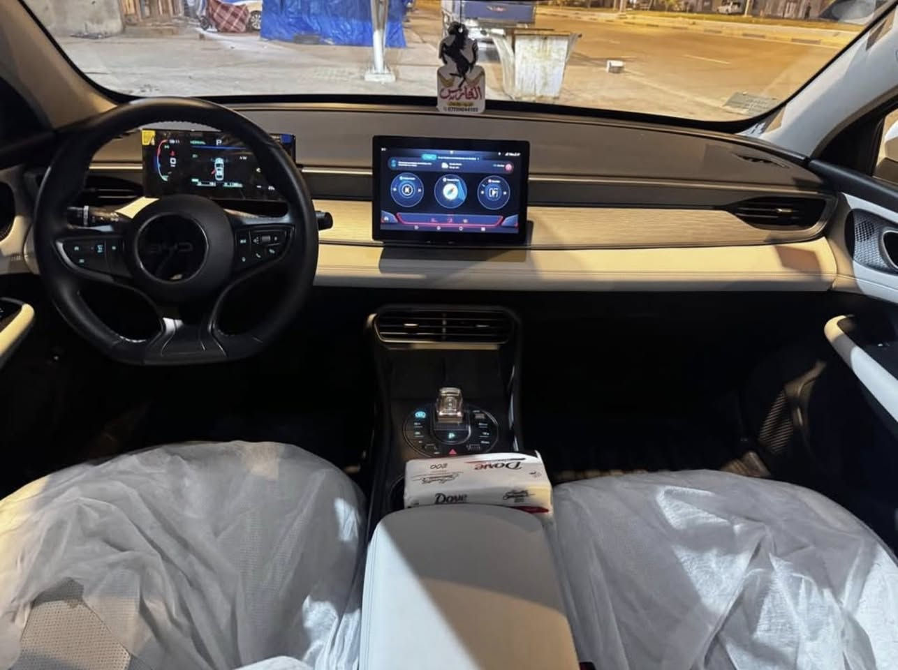 السلام عليكم للبيع بي وايدي مديل 2025
سيل5معروفه موصفها سياره كفاله عامه
ماشيه ١٤ ألف رقم بغداد تحويل ثاني يوم
سياره جديد عله وضع الشركه داخل جلد
السعر 18500مجال بسيط الشراي. 
للاتصال  ***********
