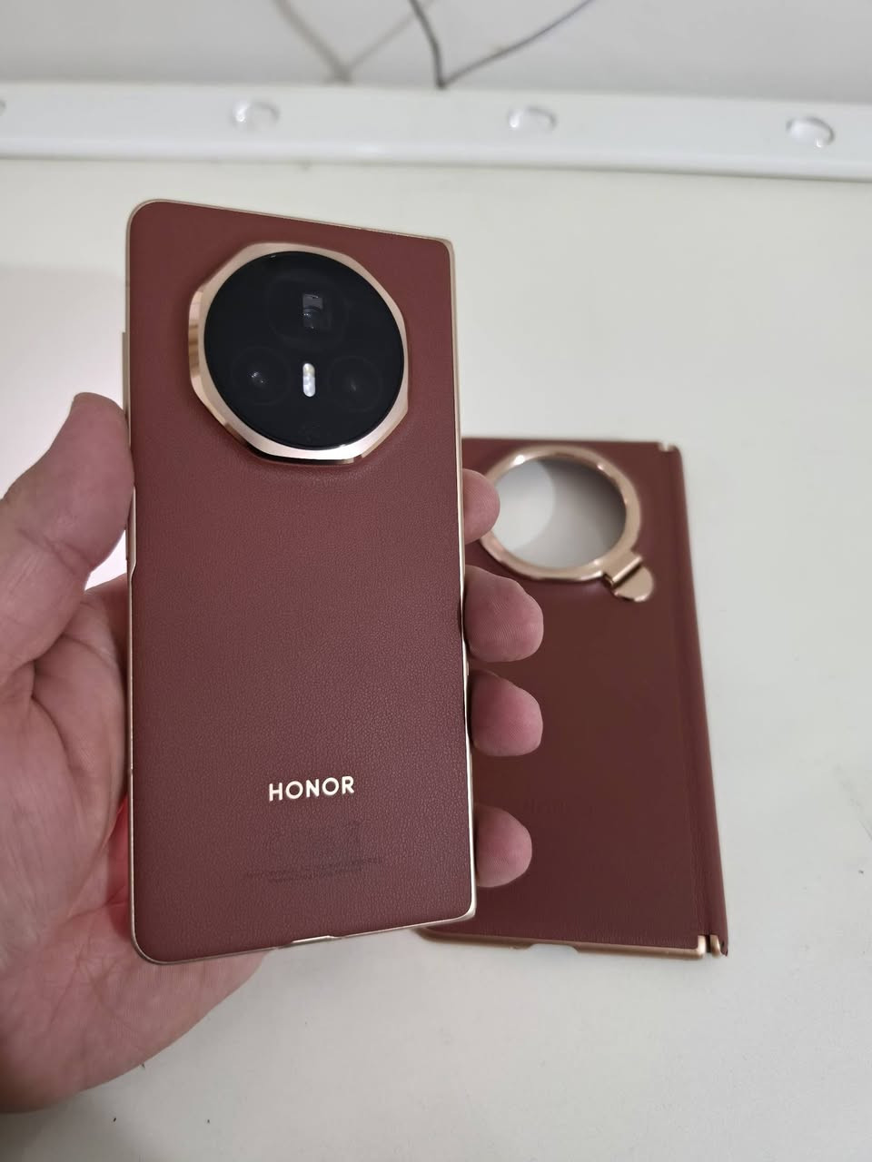 Honor 
V3
512 /12
كلشي واضح بلصور
نسخه عالمي 
دبل خط
  عربي بل كامل 
كل شغال شرط الفحص وضمان
كامرات اتصال واي فاي شحن 
بدون ملحقات فقط تلفون 
بسعر x9d
450 الف قفل 🔐 🔐 🔐 
يوجد توصيل
***********

