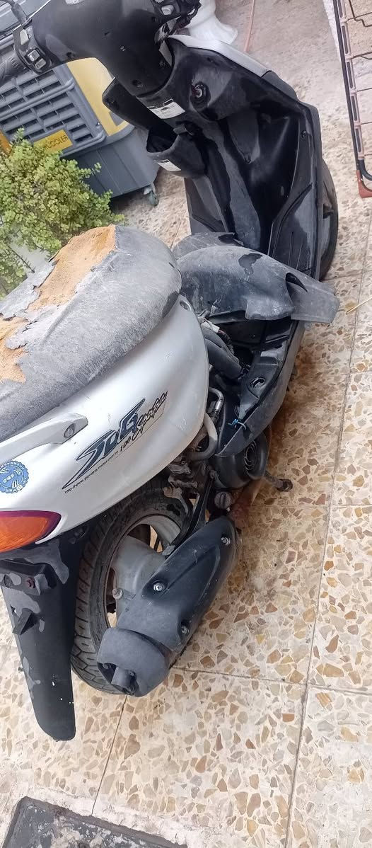 السلام عليكم دراجه للبيع سعر ٢٥٠ الف دراجه متروكه لأن كامت تخريط وعفته ***********
