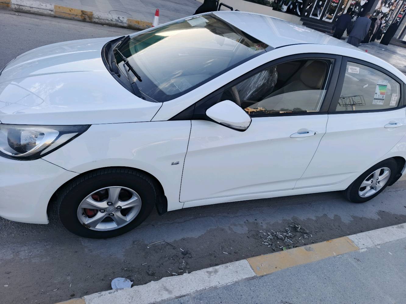 السلام عليكم اكسنت ذي قار موديل2013 مكفولة كفالة عامه عدا طخه بل باب مامصلحها ماشيه 74 الف السيارة جديدة كلش استخدام شخصي مكانها الحبوبي شارع الإخلاص  ***********