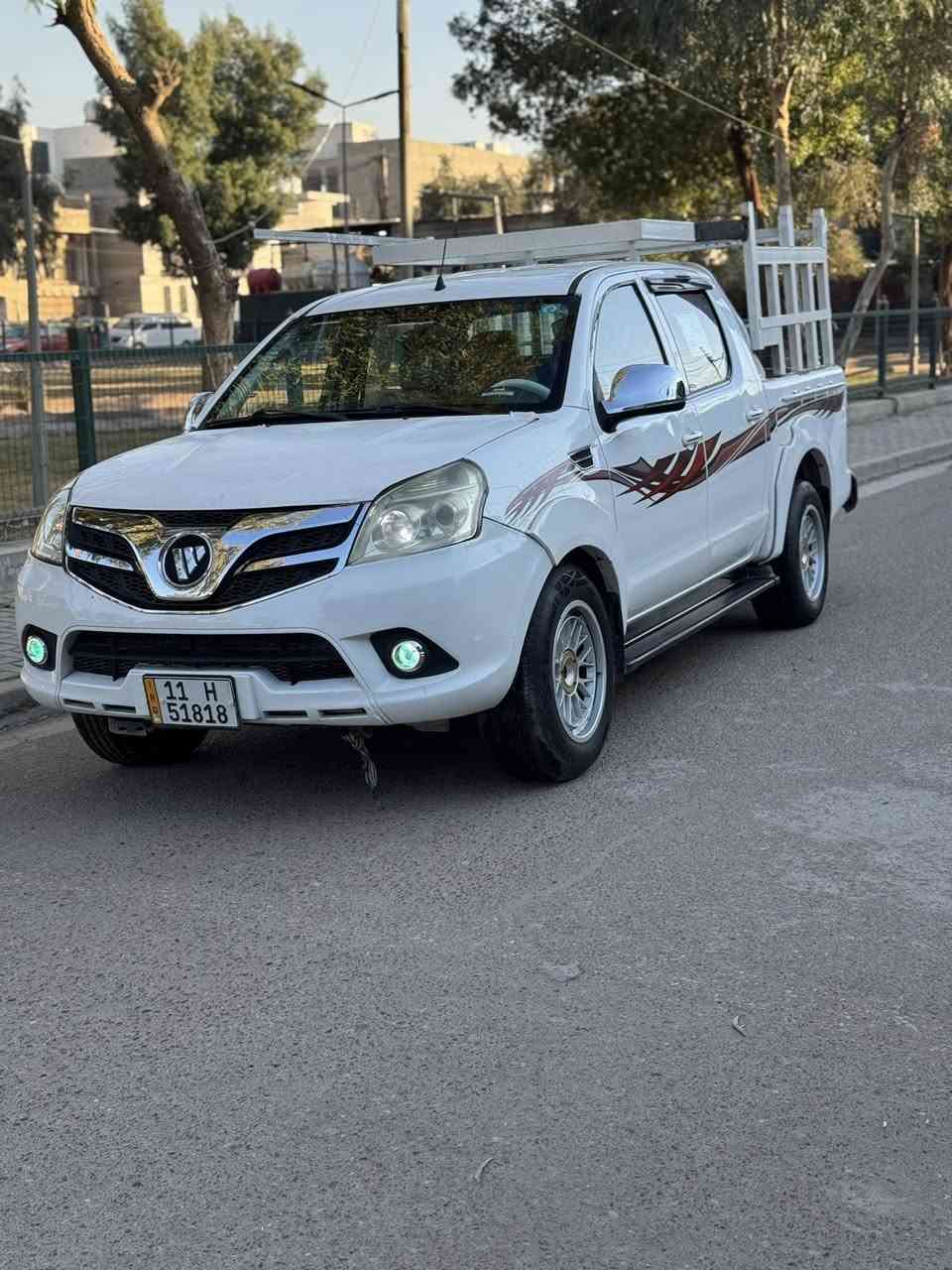 سلام عليكم 
للبيع فقط بدون مراوس 
بيكم فتون 2018 صيني سياره جديده رقم بغداد بسمي 
هزه جديده و رقم جديد 
بيها شبر بارد بالبنيد و شبر بارد ب جاملغ امامي فقط 
محرك و كير خير من الله 
تبريد شغال 
شاشه جبيره 
داخل جلد 
داخل صاج 
سياره ما نقص كلشي 
الاستفسار 
*********** 
مكاني بغداد الدوره
