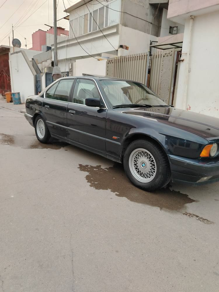 سلام عليكم بي ام  بدون ضربة بي جم قطعة صبغ فقط حجم 525 بلاد و اصل اوتوماتيك موديل 1994 فول بي فتحة سلايت و داخل فورميكا تبريد ثلج رقم و سنوية جديد لحد 2031 وبسمي سعر 73  وبي مجال *********** كركوك, العراق
