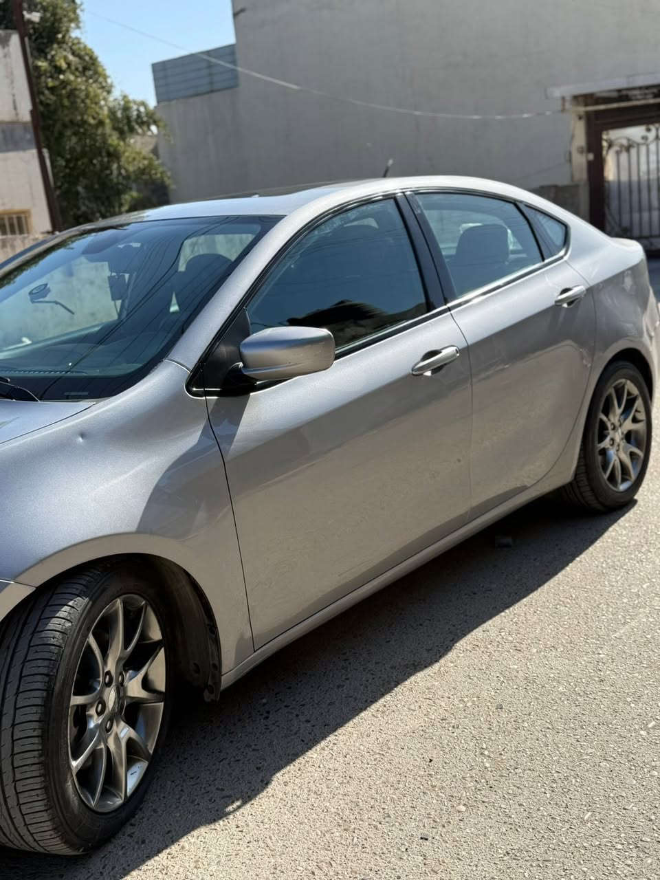 السلام عليكم …
دوج دارت فئة رالي موديل 2015 
فول مواصفات ما عدا الكراسي مخمل مو جلد
الحادث : جاملغ وبنيد 
رقم بغداد
المواصفات :
- تدفئة كشنات
- محرك 4 2400 سلندر تقريباً 184 حصان كير أوتوماتيك 6 سرعات
- شاشة كبيرة
- فتحة سقف
- تحكم ستيرن
- صوت رياضي بلادي
- مثبت سرعة
- ويل كب عنكبوت رياضي
- نظام مانع انزلاق ESC
- ABS
- تدفئة + تبريد
السعر : 89 ورقة
العنوان : بغداد - جسر ديالى
الاتصال على هذا الرقم : ***********
او عن طريق الواتساب على هذا الرقم : ***********
