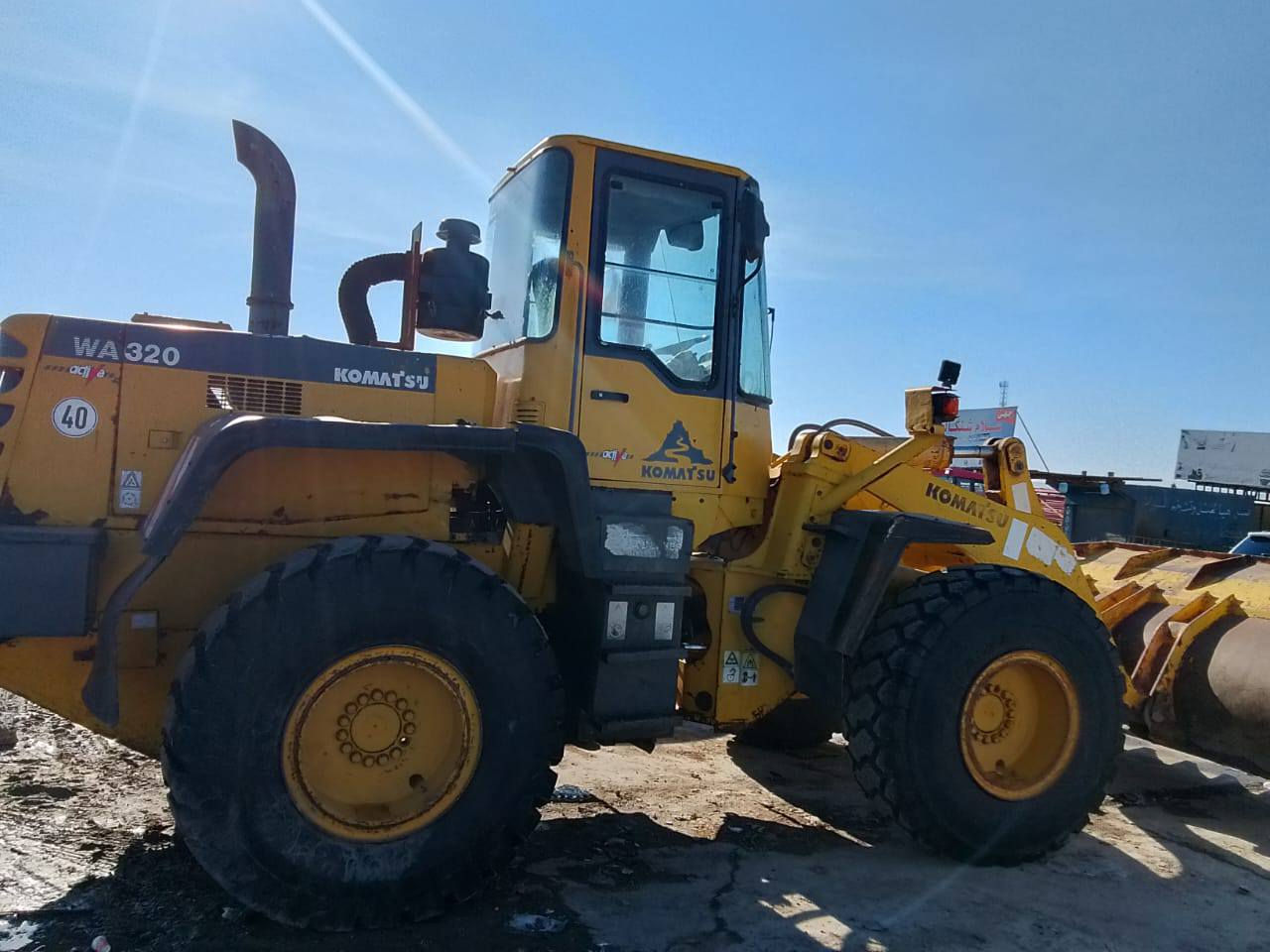 السلام عليكم للبيع شفل كوماتسو حجم 320 داش 3 موديل 2000 رقم و سنوية اربيل الرقم الجديد و سنويه جديدة  مكان الشفل شيخان
‏للاستفسار الاتصال على الرقم ***********
