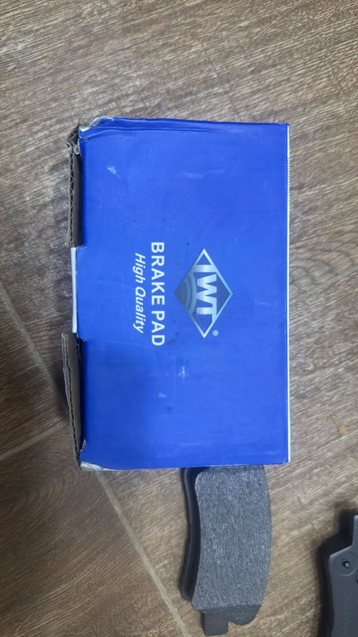 � وسادات وديسكات فرامل IWT الأصلية 🔧
سونتو 2015 -2020
توسان 2016-2020
النترا  2011-2015

اتصل قبل نفاذ الكمية فالكمية محدودة جدا  

قوة توقف دقيقة، أداء ثابت، وسلامة تدوم طويلاً 🚗💨

هل تبحث عن فرامل تمنحك ثقة كاملة على الطريق؟
منتجات IWT BRAKE PAD تم تصميمها بأحدث التقنيات لتمنحك تجربة قيادة آمنة، ناعمة، وصامتة حتى في أقسى الظروف.

⚙️ 
المميزات التقنية والعملية:

✅ أداء كبح قوي ومضمون:
مصنوعة من تركيبة سيراميكية متطورة تمنح احتكاكًا متوازنًا يضمن توقفًا سريعًا دون انزلاق أو صوت مزعج.

✅ مقاومة عالية للحرارة:
تتحمل درجات حرارة مرتفعة تصل إلى أكثر من 500°C بدون فقدان الأداء، مما يجعلها مثالية للسفر الطويل والقيادة على الطرق الحارة.

✅ راحة وسلاسة أثناء القيادة:
بفضل المواد العازلة للاهتزاز، تضمن وسادات IWT كبحًا ناعمًا ومستقرًا بدون أي ارتجاج في المقود أو أصوات صفير.

✅ عمر خدمة أطول:
تدوم أكثر من الوسادات التقليدية بنسبة تصل إلى 40% أطول، مع احتكاك ثابت طوال فترة الاستخدام.

✅ صديقة للبيئة:
مصنوعة من مواد خالية من الأسبستوس والغبار الكثيف، لتحافظ على نظافة الجنوط والبيئة المحيطة.

✅ تصميم دقيق ومتطابق مع القطع الأصلية (OEM Fit):
مطابقة تمامًا للمواصفات الأصلية لسيارتك، ما يجعل التركيب سهلًا وآمنًا دون الحاجة لتعديلات إضافية

للتواصل الاتصال بالرقم *********** او *********** يتوفر واتس اب في كلا الرقمين 
يتوفر خدمة توصيل لكافة المحافظات
