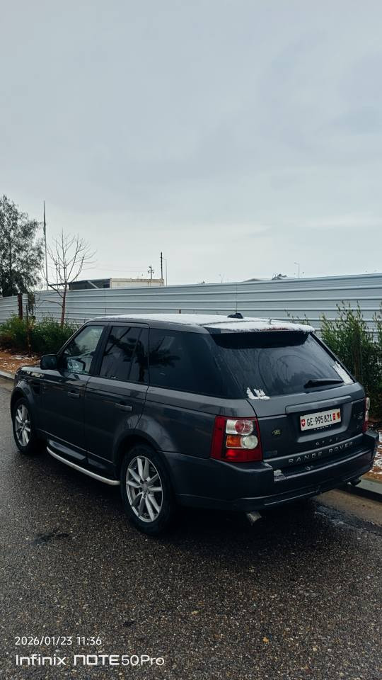 ڕنج ڕۆڤر 
فول مواسفات 
تنها بسمەو سلایت نیە
سیارەکە ئەوڕوپیە 
بێ بۆیاخ بێ دعم و لێدران 
گێرو مکینە ی بەشەرت
مکینە گاز
لەهەولێرە
***********
92 مجال أربيل, العراق
