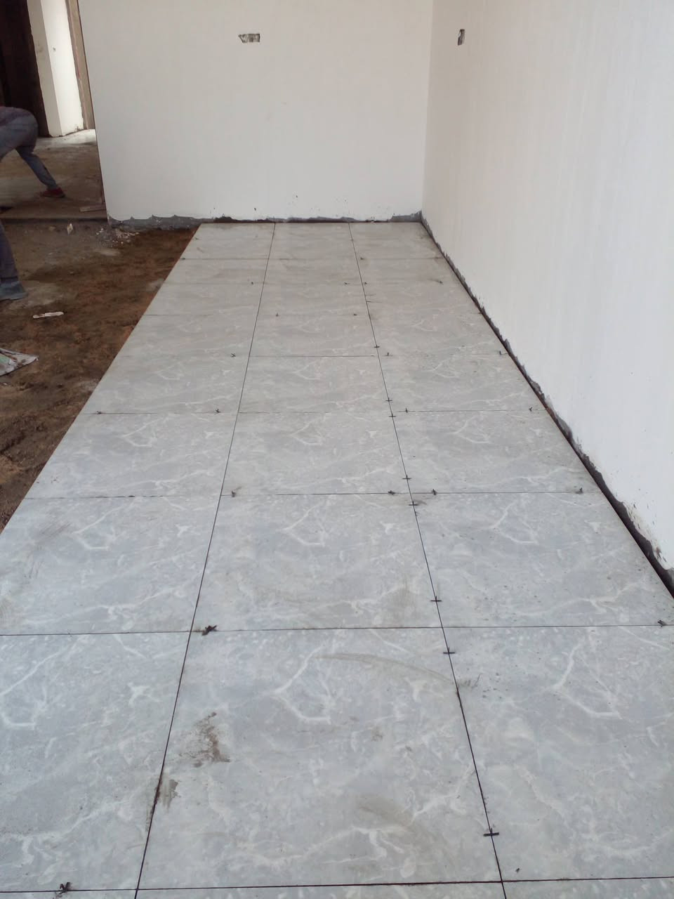 خلفه لبخ وبياض والواح بورسلين ومرمر وگرانيت  وسيراميك ارظي وجداري ودرج فر وعدل  اشتغل بالسمنت وماده اشتغل بأليزر وصلايب والتزام بل عمل متفرق حاليأ مراسله اواتصال ***********
