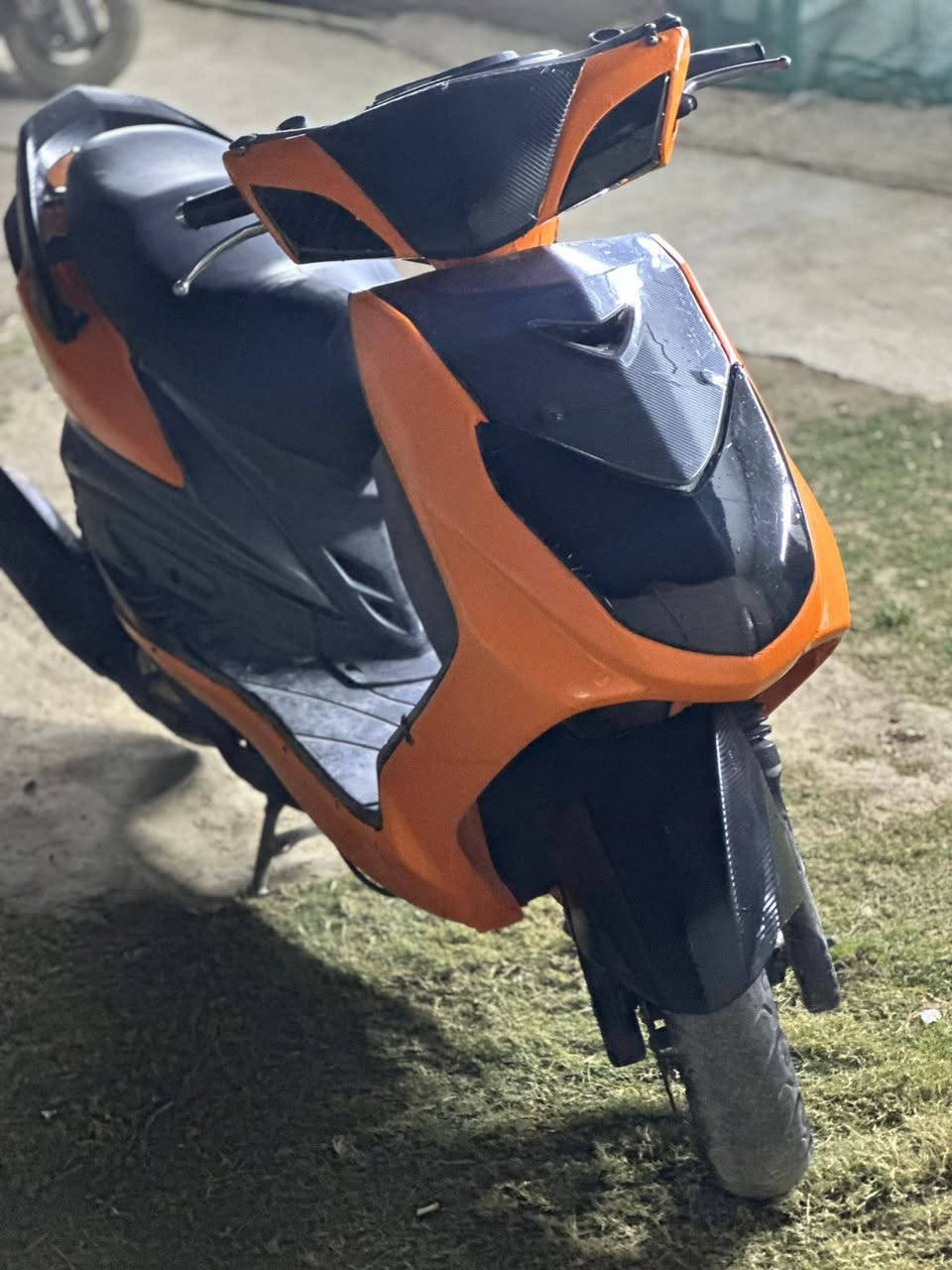 سلام عليكم سكنس فحل للبيع مكينه ما مفتوحه دراجه خير من الله شلعه شويه تتئخر معدل فول كهربائيات كله شغاله دراجه متروكه لونه الأساس ابيض وازرك مغلفه عام نقصه قمجي بريك خلفي وقاعده بريك خلفي جاملغ مكسور
ما متواجد فيس اتصل ***********
