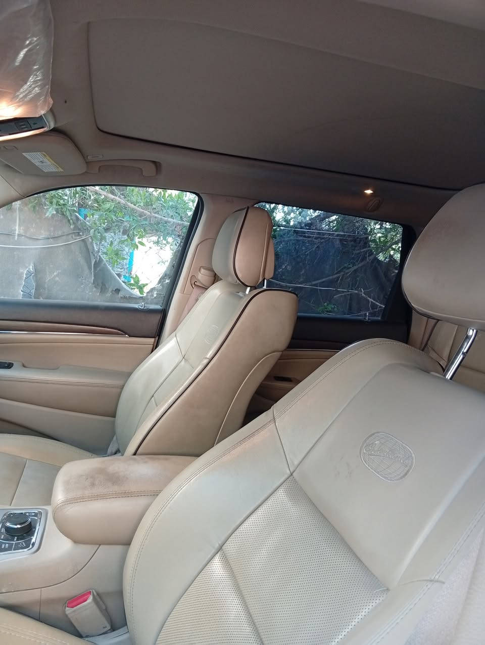 السلام عليكم
جيب جراند شيروكي موديل 21مرمز اصل 18
رقم بغداد لون ابيض لمتدد فول الاخير حادث قطعتين جاملغ والبنيد تحديثالمواصفات 
1-فتحة سقف طكتين
2-شاشة كبيرة
3-تحكم ستيرن جهتين
4-شفتات
5-مخرج اواكس+يوبي اس+رام 
6-بصمه وبصمة ابواب
7-كشنات جلد بيجي
8- كشنات كهربائة تدفئة تبريد
9-تبريد قطعتين 
وبعد هواي مواصفات السعر 195وبيها مجال حك الجية للاستفسار *********** واتساب مكاني بابل ابو تقى
