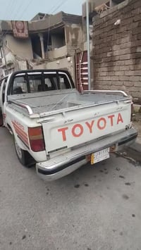 بكم هايلوكس موديل 1992 داخل احمر مرشوشه جماليه بدون طخه بدون ضرر بيع م...