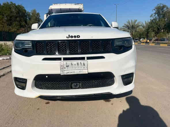 سياره جيب لاريدو فول 
مظروبه من جهه السايق اوفر لايت  سعرها 21الف دولار وبيها مجال الرقم ***********
