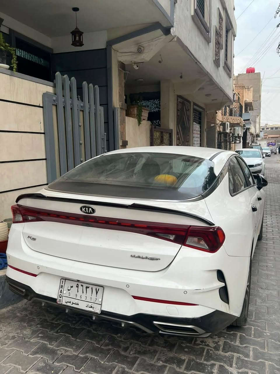 السلام عليكم كيا k5 الدوله العراقيه موديل 2021ماشيه ٥٥الف كيلو السياره استلام شركه مكفوله كفاله عامه عدى بارد بالباب مال سايق تجي وشوف بعينك مال بيت تايرات شاد جدد وباتري قبل سبوعين .موصفاتها تحكمات ستيرن اشاير بالمري  مودات قياده والمري الجانبيه ويا السويج حساساات اماميه خلفيه وبعد بيها مواصفات معروفه سعرها١٨٣ورقه  رقم التلفون ***********مكانها بغداد الاعظميه
