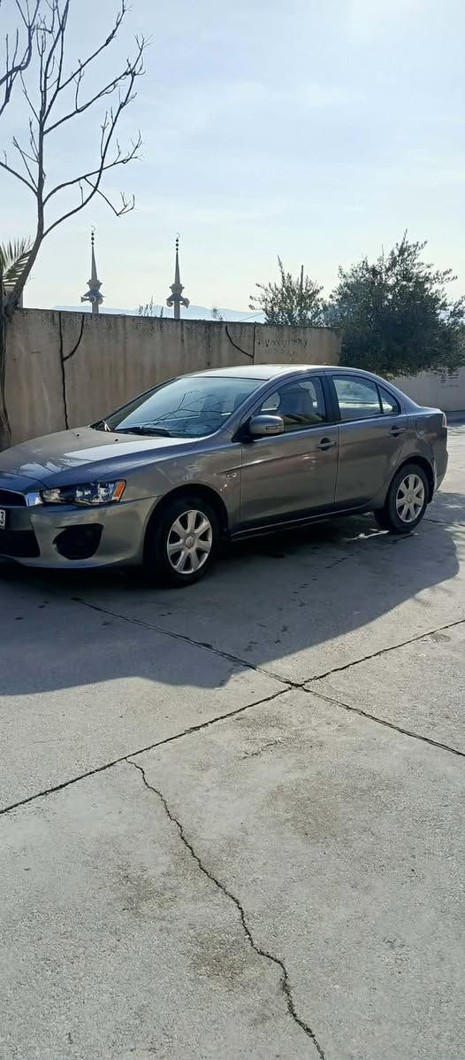 سلاوی خوا لە هەموو لایەک
لانسەر قرش 
مۆدێل ٢٠١٧
بێ بۆیاخ بێ سارد
خلیجی ناو زەرد
یەک دەستە سەیارەکە لە سفریەوە لای خۆمانە
دەعامیشی بۆیاخ نیە
تەنها ٨٧.٠٠٠ رۆیشتووە 
مەکینە ١٦ 
سەنەوی تا ٢٠٢٩ تازەیە بە ناوی خۆمانەوەیە
گێر مەکینە کارەبایی هەموی بەشەرت
تەحویل غەرامە بە شەرت
نرخی ١١٦ گەڵاو معامەلەیەکی برایانە
شوێن سلێمانی__ ڕزگاری
***********
