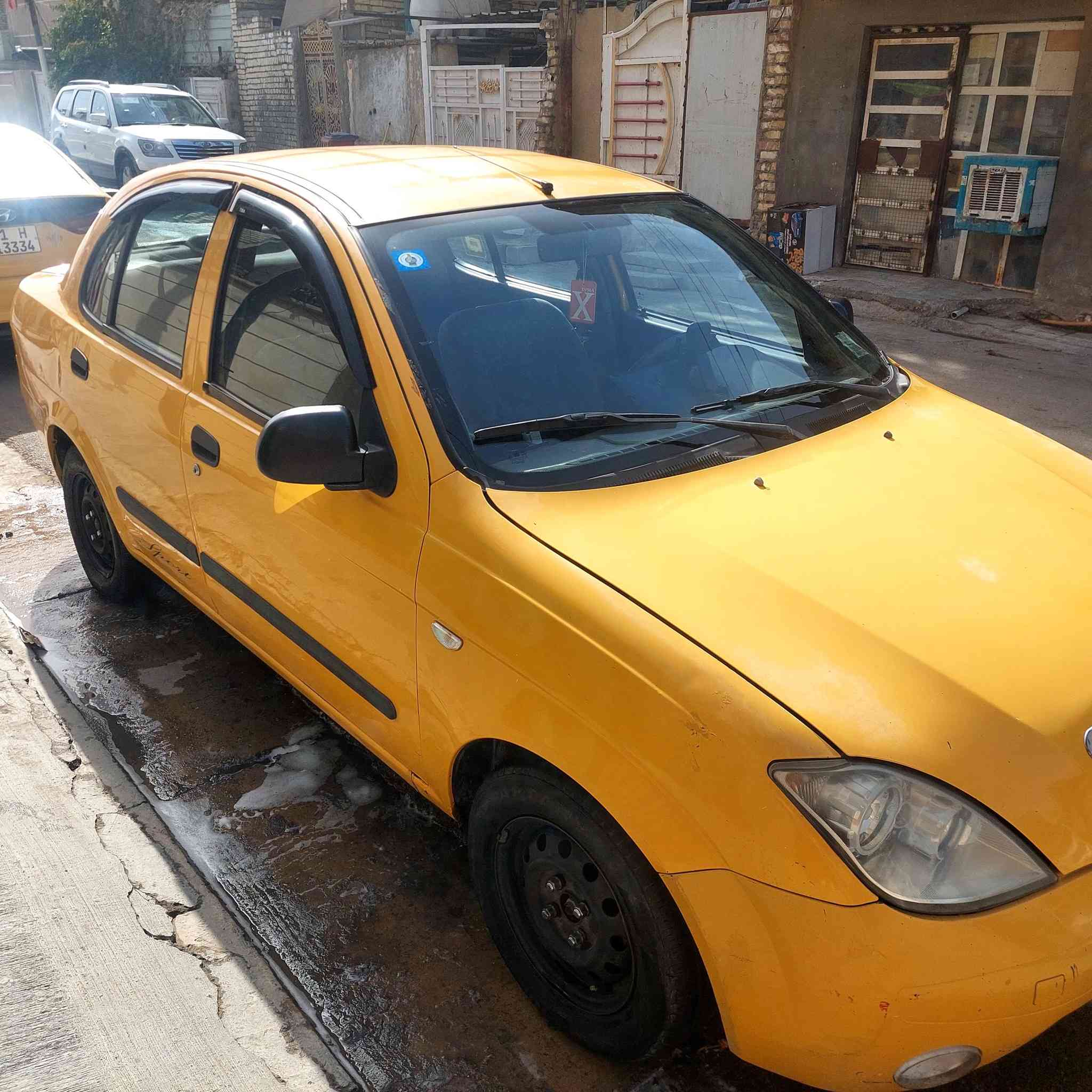 السلام عليكم سيارة طيبة موديل ٢٠١٥ بغداد سنوية لحد ٢٠٣١ مصفرة هيئة وغرامات كير مكينة خير من الله حداية امامي وخلفي جديد تخم تاير جديد وهزة هم جديدة مابيها نقص بس التبريد منقص غاز السيارة موجودة بالشعب السعر ٤٠ وبيها مجال ***********
