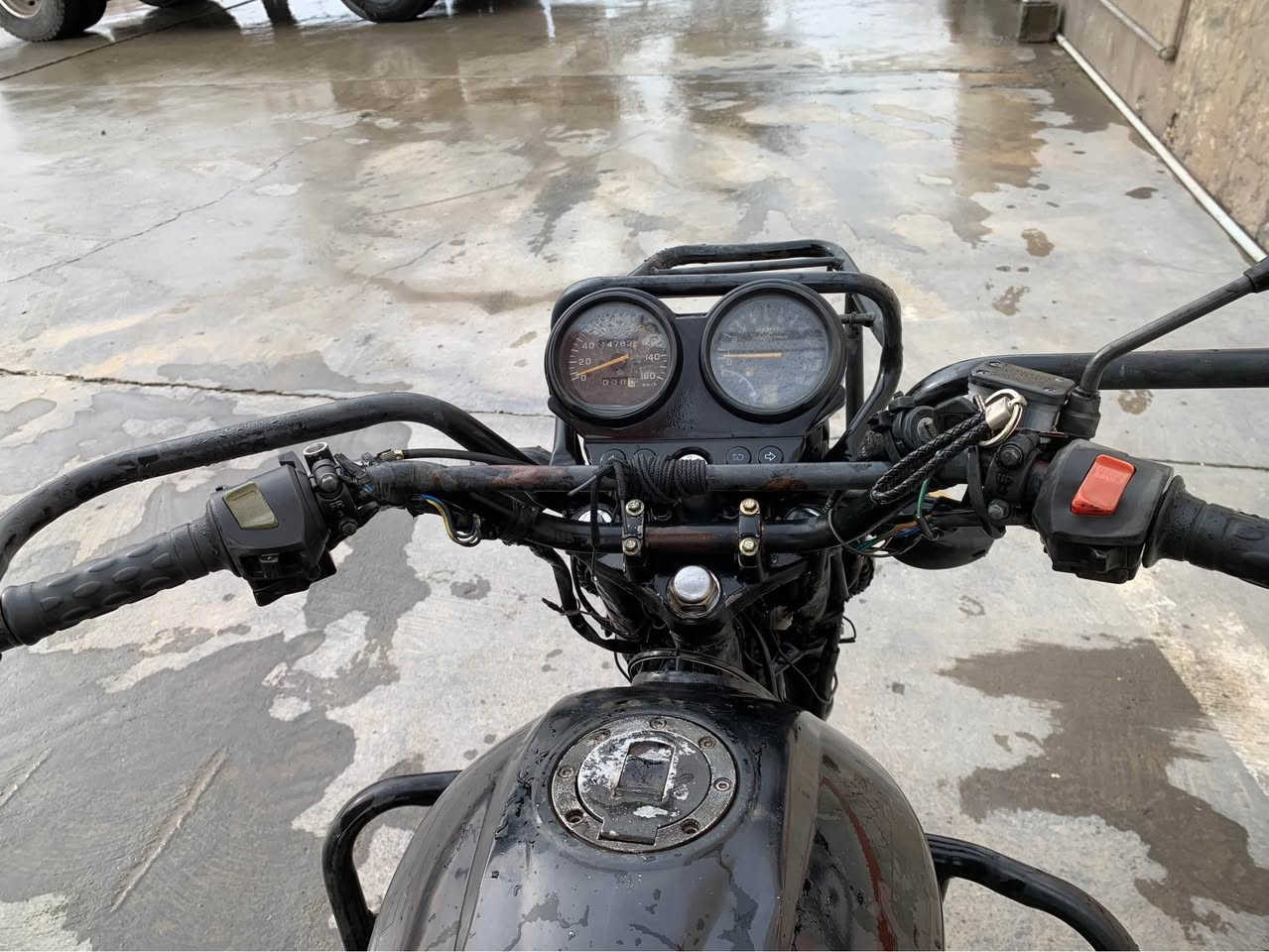 بةناوى خواى كةورةوميهرةبان  ماتور ايحسان ايرانى بةشةرتى گيرومةكينة تايةبوتاية بةشةرت لايتو كارةباى ايش دةكات هورن سلف.  هةمووى بةشةرت سيعرى ٣٠٠توزيك مةحال  مالى دةشتوكيوة   مةكينة ١٥٠نجاية سلفة  بيش ديسكة  بةس باتريكى نوقسانة خوى لةسةريةتى بةس بةكةلك نايةت لةقةلادزية *********** بشدار, السليمانية
