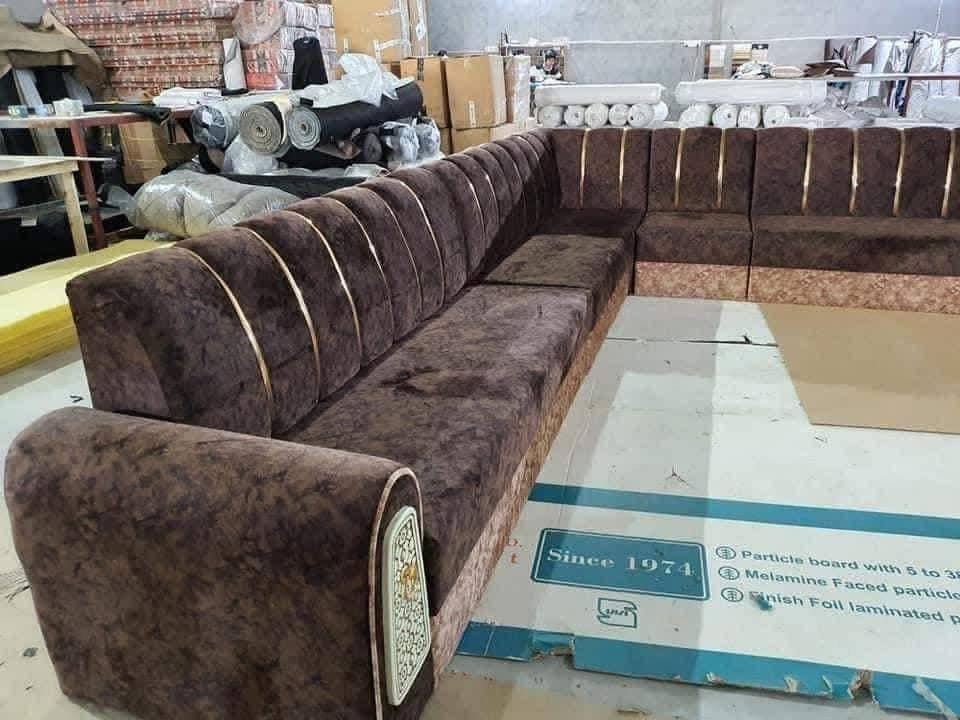 بسم الله الرحمن الرحيم

يعلن معمل نجاره المصطفى للأثاث المنزلي
استعداد لتصليح كافه موديلات التخم المنزلي والمكتبي

بأسعار تنافسيه

يتوفر

تفصال حسب الطلب بأسعار تبدأ من ٦٥ الف للمتر لغايه ١٤٠ للمتر
.
ديوان او قنفات
.
مع هديه طابوريه وسطيه و ٥ كوشات
.
مع كل تخم
.

تجديد قماش وسفنج وجعوب حسب الطلب
.

تغيير الموديلات حسب الطلب
.
يوجد كادر متخصص لنقل الاثاث من البيت للمعمل ومن المعمل للبيت باجور مناسبه
.
كادر متخصص بغسل التخم القديم  أيضا متوفر
.
العنوان بغداد بوب الشام مقابل مضيف البو عامر.
***********
.

.
