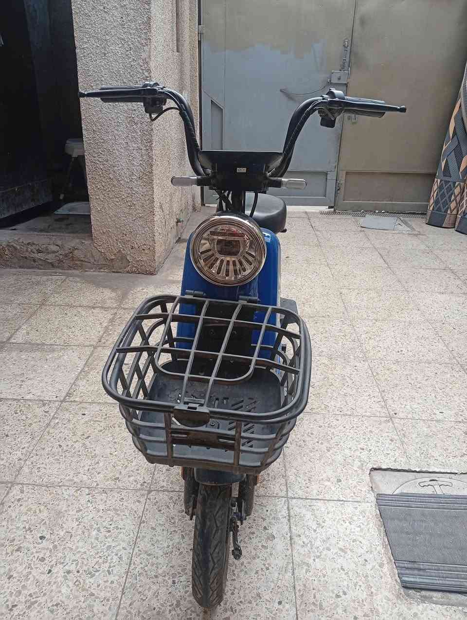 سلام عليكم دراجة حجم 14 الريان
احسن شركة حالياً بالدراجات الشحن
الدراجة جديده الله شاهد كلشي ما بيه صارله تقريبا 26 يوم من طالعه من الشركة الدراجة بصمة 1 وسويج1 لايت عالي ناصي امامي خلفي اشاير هورن كلهن الكهربائيات
كلهن شغالات بيه نضام P يعني تدوس بريك يلة تمشي 
السعر (275 وبيه مجال)
مكاني بغداد مدينة الصدر 
شراي اتصل (***********)
