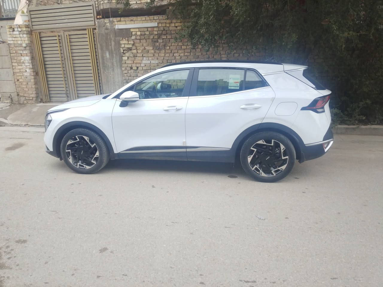 كيا سبورتج للبيع موديل 2025 مكفوله كفاله عامه فول مواصفات فتحه بصمه گشنات تدفئه نقطه بلمرايه ماشيه 16000 الف السعر 242 وبيها مجال العنوان بغداد البلديات رقم الهاتف ***********
