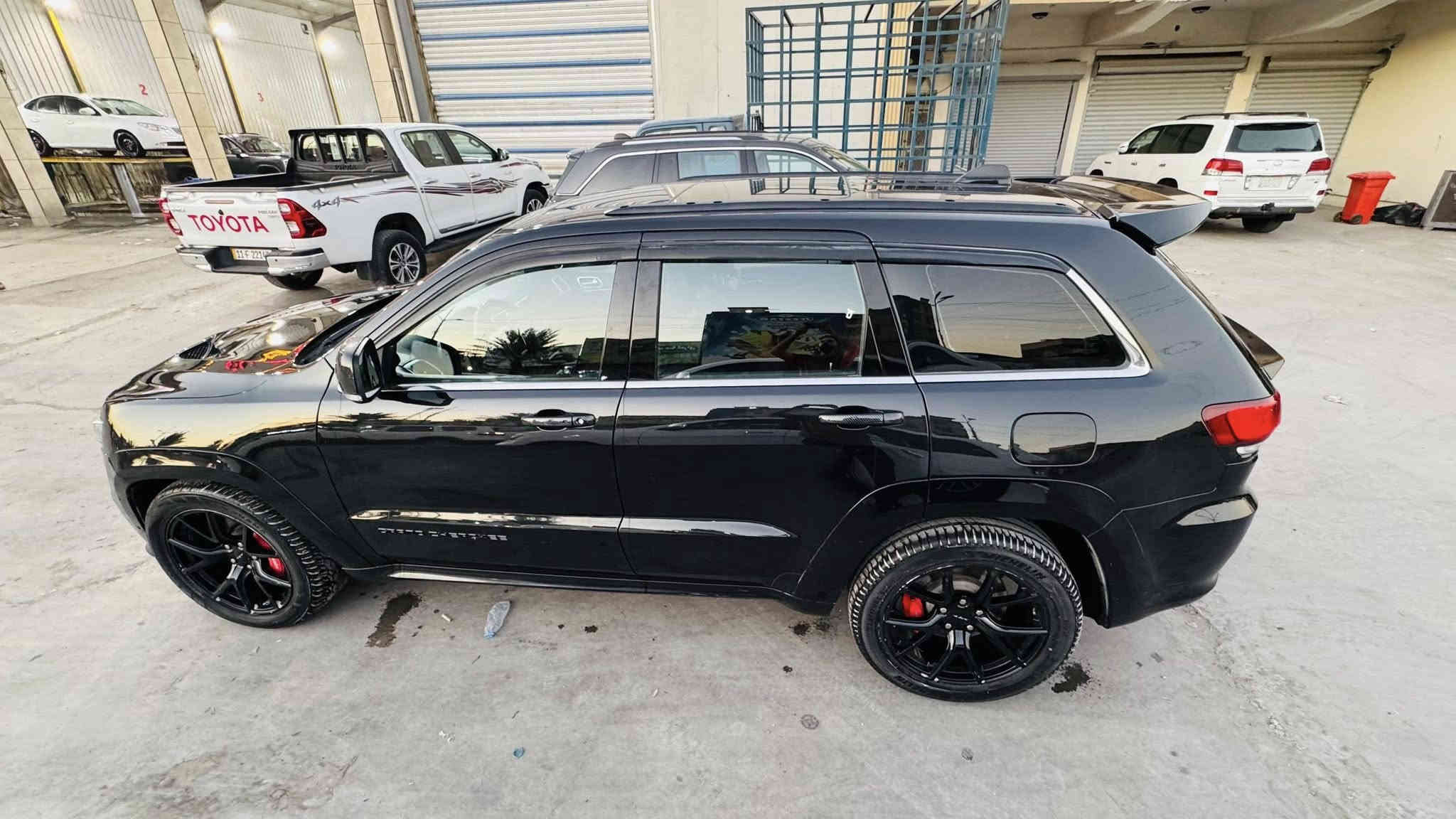 Jeep Srt 2015 خليجي 
معروفة مواصفات ال SRT 6400✈️✈️

بانوراما شاشة كبيرة كشنات كنتارة فوريل ٥ أنظمة قيادة تراك كشنات تدفئة تبريد مري قلاب رادار امامي جانبي خلفي زراك لايت وضعيات خزن سماعات هارمن كاردن وهواي مواصفات 

السيارة بيها طخه طرف البنيد مصبوغ والباقي كفالة 
جديدة السيارة ماشية ٧٥ 

السعر 220$ 

***********
