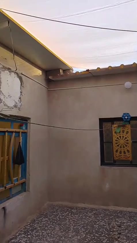 دار للبيع الزبير حي لأسره مساحه 100م طابو السعر 65وبي مجال هاتف ***********
