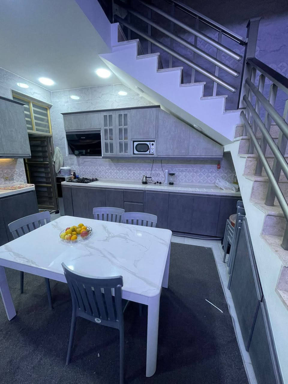 السلام عليكم دار للبيع ملك صرف طابو المساحه 110 متر العنوان الشعب خلف اسواق بعقوبه قرب تقاطع الشعب  ..  ***********  متوفر للاتصال فقط.
