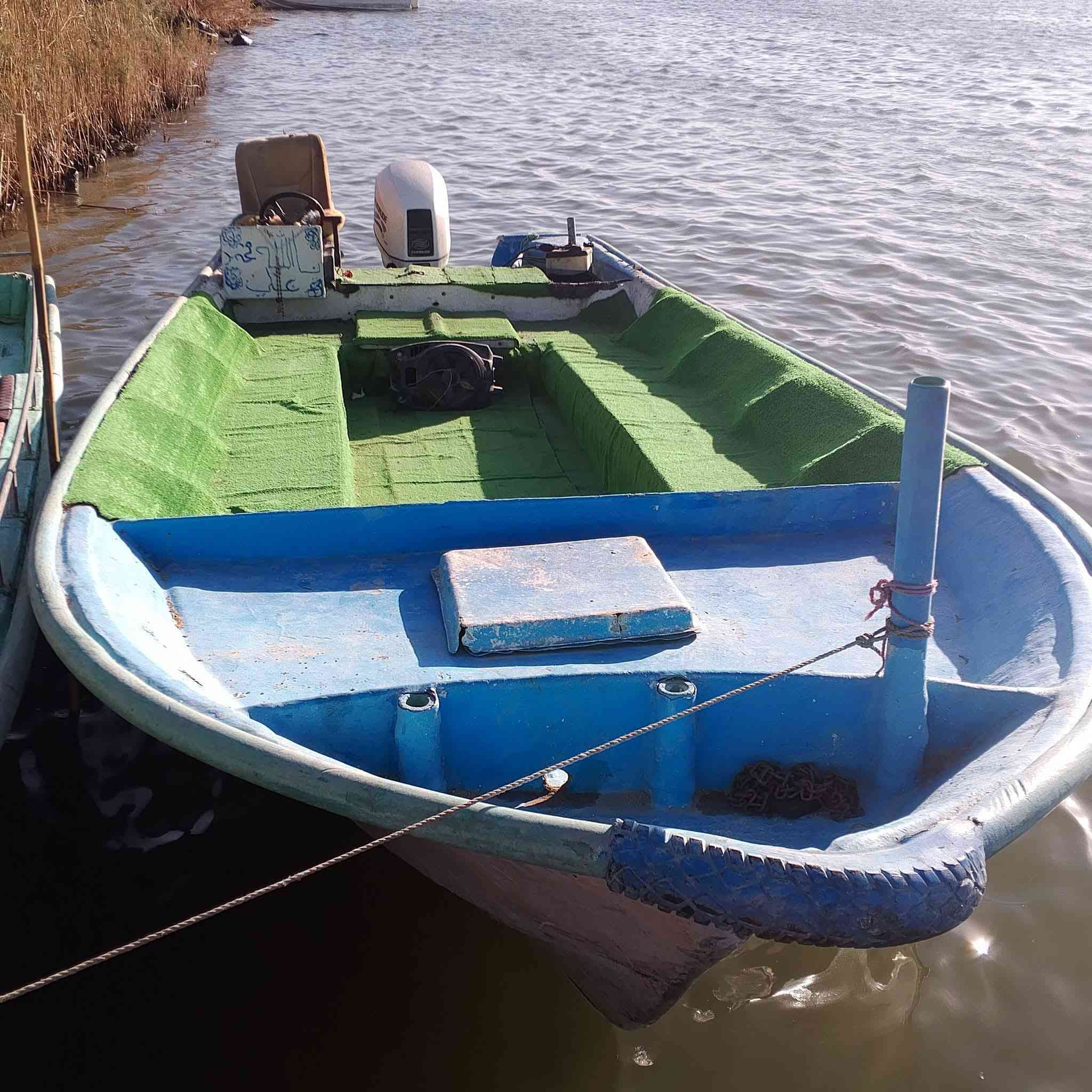 سلام عليكم زورق طول 7 ونص مع باور استيرن مع محرك 150 ايفرود انجكتر للبيع التواصل مع صاحب زورق ع هذا رقم ***********
