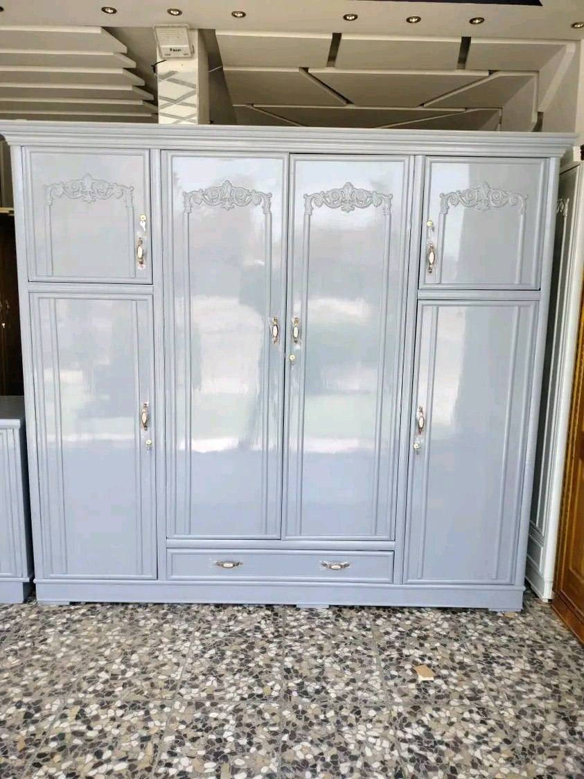 عروض وتخفيضات بسعر المعمل 💥
.
#ملاحظة :: جميع الصور محفوظة بيع اثاث قنفات احذرو من الصفحات الوهمية تسحب بصور وتنشرهن / جميع الصور شغل معملنا الخاص 
.
يتوفر بالالوان الصاج و الابيض علما النجارة عراقية 
.
#ملاحظة :: عدم ذكر الاسعار لاختلاف الموديلات 💥

للحجز والاستفسار مراسلة الصفحة او واتساب او اتصال ع رقم ***********
.
 (كناتير / بوفيات / جرابي / ميز مراية / غرف نوم)
الشغل نجارة عراقية / خشب عراقي
.
التوصيل والشد مجاني لجميع مناطق بغداد 🚛
