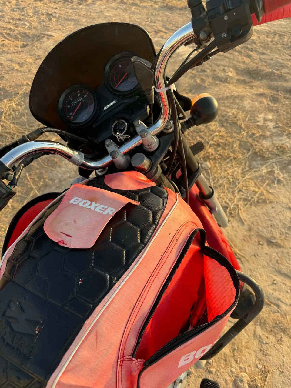 بوكسر موديل 18 محرك لوك ما مفتوح مكينه ناعمه لاصرف ولاتبخير تخم تاير جديد سعر 650 شراي اتصل 
بدون اورق 
مكان جلولاء قريه باهيزه 
رقم صاحبها ***********
