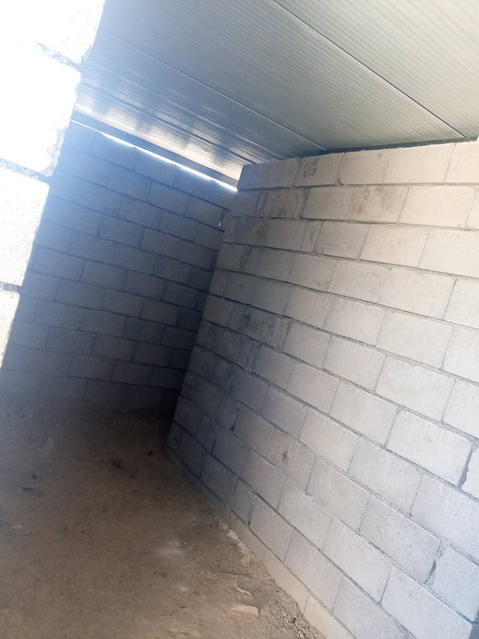 سلام عليكم بيت تجاوز 100متر في الهرمات الاثانيه خدمات ماء وكهرباء فول سعر 9ملاين بي مجال اخوان مثل ماجعد شوفون بل صور مسس مجاري كامل اخوان بعض تفاصيل خابر ***********
