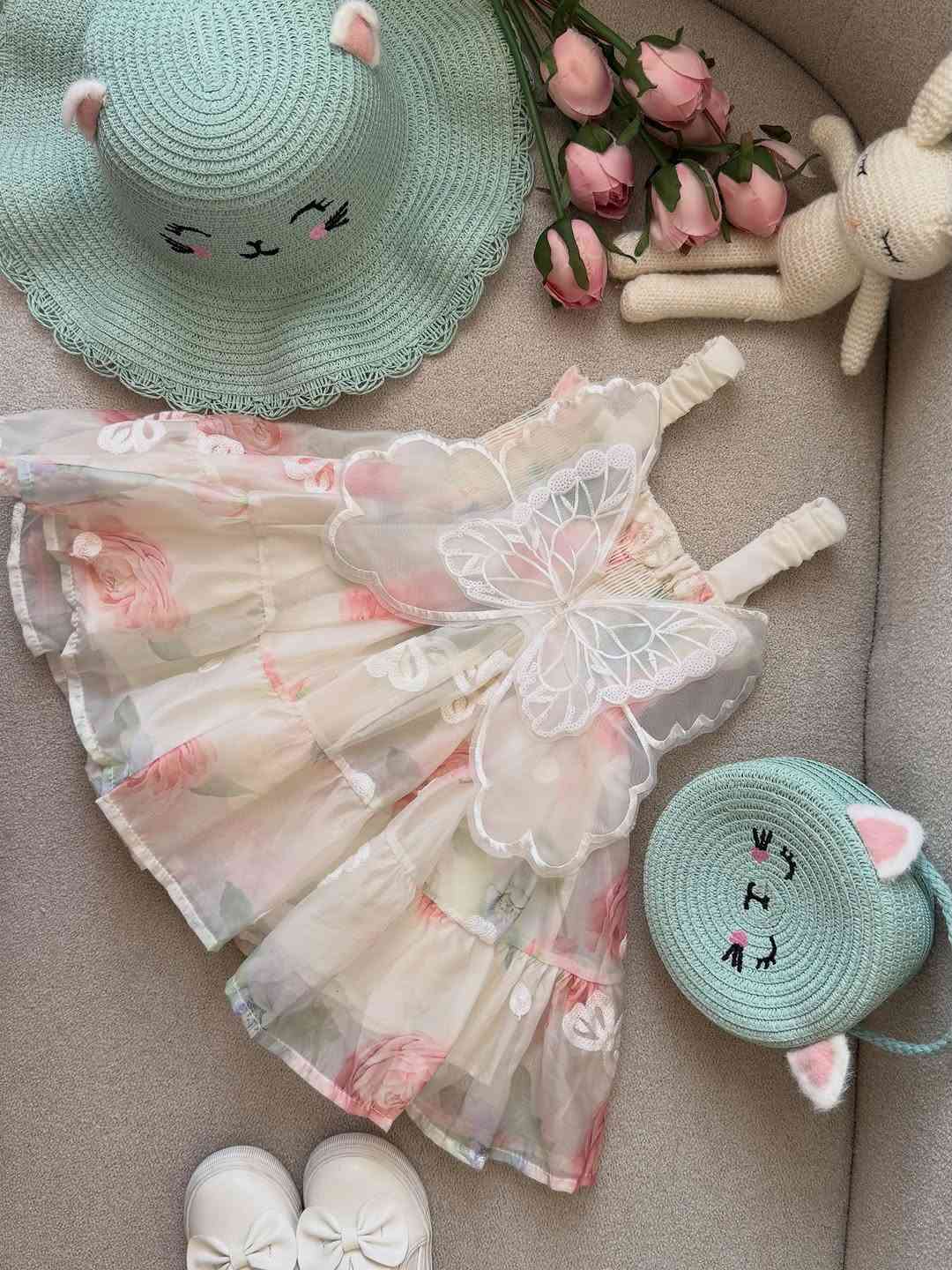 ⁨	من الكولكشن بناتي 🎀
فستان بناتي بتفاصيل فراشة ناعمة ولمسات انيقة 🦋🤍
متوفر بلونين 💖🤍

• المقاسات: 11 شهر - 4 سنوات
• السعر: 16,000 د.ع 

• قبعة + جنطة
• السعر : 12,000 د.ع
#اكسبلور_فولو #ترند #فراشة #اكسبلور⁩


**إذا كنت صاحب هذا الإعلان وتريد حذفه لأي سبب، رجاءا أرسل رسالة إلى الدعم الفني**
