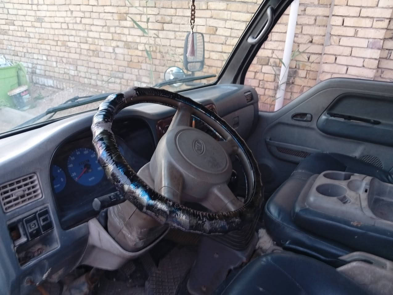 السلام عليكم كيا ام عيون للبيع موديل 2002 مكاني كوت التواصل على الرقم ***********
