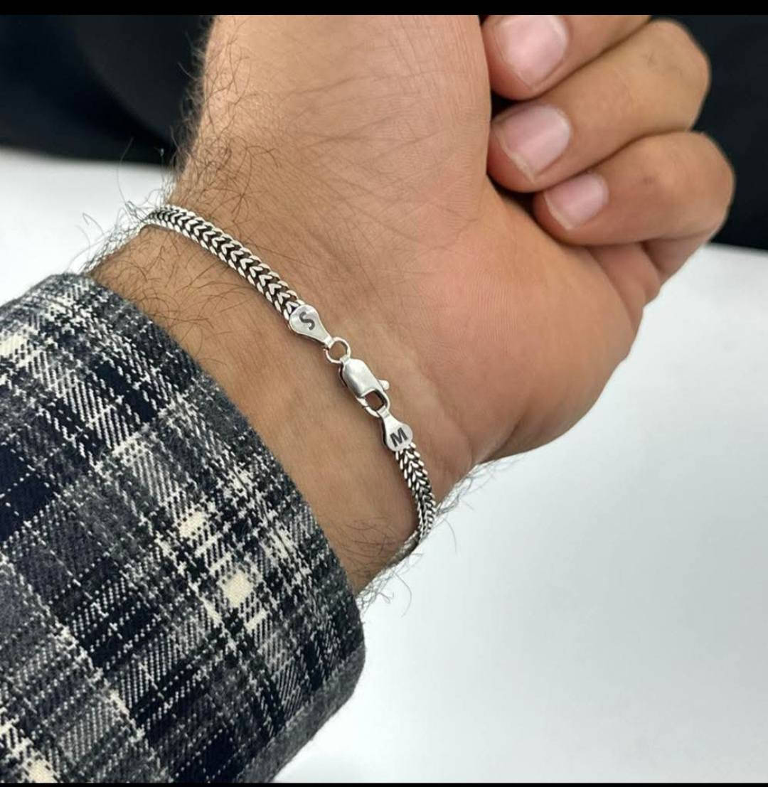 سوارات فضه الاسعار حسب الوزن الحروف حسب الطلب 
متوفر جميع القطع
للاستفسار خاص
🎁بكجات هدايا تنفيذ حسب الطلب
📿اكسسوارات نسائي رجال هدايا
✅️فضه صياغت اسماء وحروف حسب الطلب
✅️حفر ليزر حسب الطلب
✅️اراكيل الكتروني اراكيل عادي
✅️تجهيز هدايا حسب الطلب
✅️تتوفر خدمت توصيل جميع المحافضات 
حي العامل مجاني
 هاتف ***********
