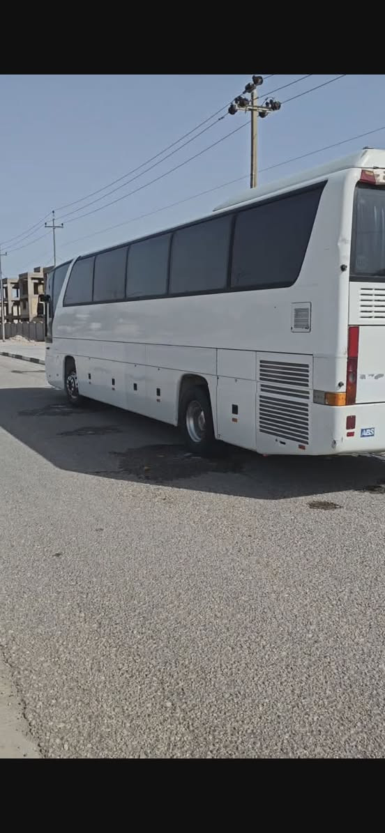 350وسطانيه موديل 2001جاهزه الخير تخم تأير حداديه تبريد تدفئه سبلت مناميه وتدفئه منايمه مكينه كير رقم نكليزي بي اسمي  يعني جاهزه الخير *********** سياره سعره 3,25ثلاثه وربع
