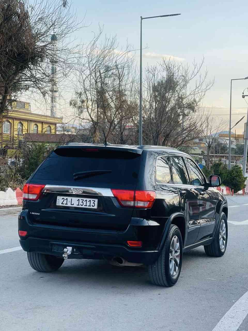 جێب لاریدۆ ٢٠١٣ - زۆر پاک و بێ کێشە
یەک پەلەی بچوک بۆیاخە شوێن بۆیاخەکەم داناوە 
دەعامی بۆ دەعامی بەشەرت دەعمیشی بۆیاخی نییە 
بێ دەعم و لێدراو بێ تەحدیل و سارد 
 گێر و مەکینەی بەشەرت 
دەبل ئەکسل 
​بەسمە ، شاشە و کامێرا.
نوێ و بێ خەرجی.
​سەنەوی: نوێیە تا ساڵی ٢٠٣٠ تازەیە 
​ئۆتۆمبێلەکە زۆر شازە و ماڵی دۆستە، هیچ مەسرەفێکی تێدا نییە.

نرخی 174 گەڵاو مەجالێکی کەم
شوێن رانیە 
***********
***********
